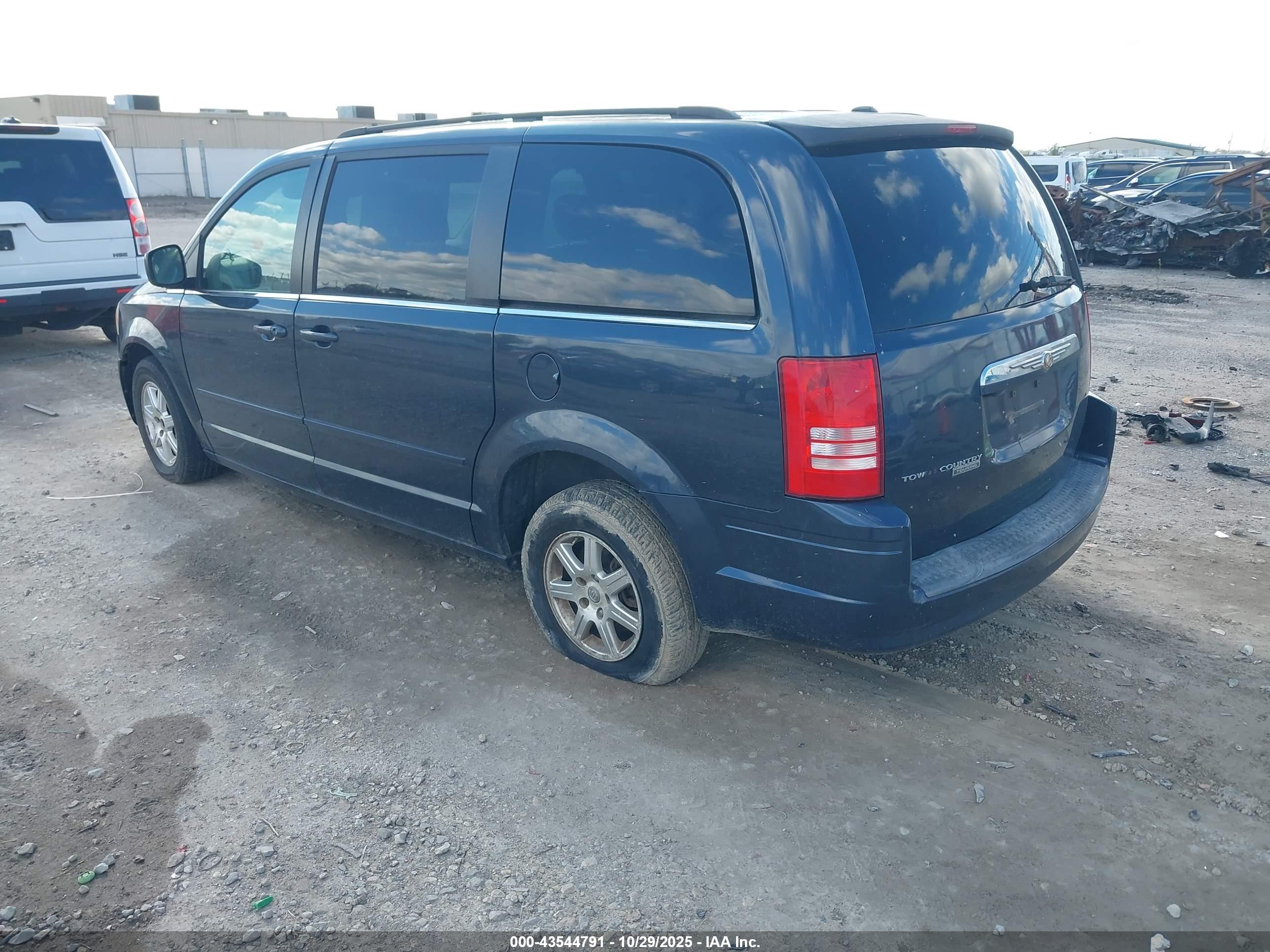 CHRYSLER TOWN image 3