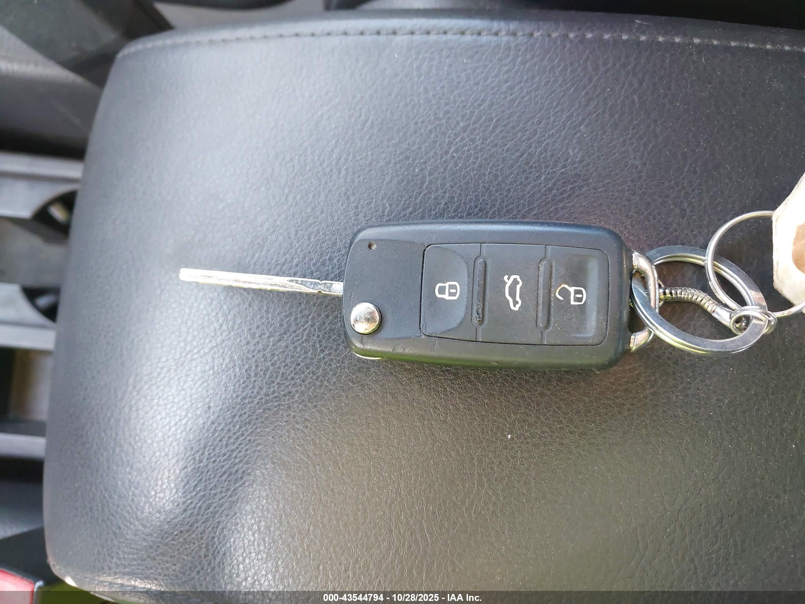 VOLKSWAGEN TIGUAN image 11