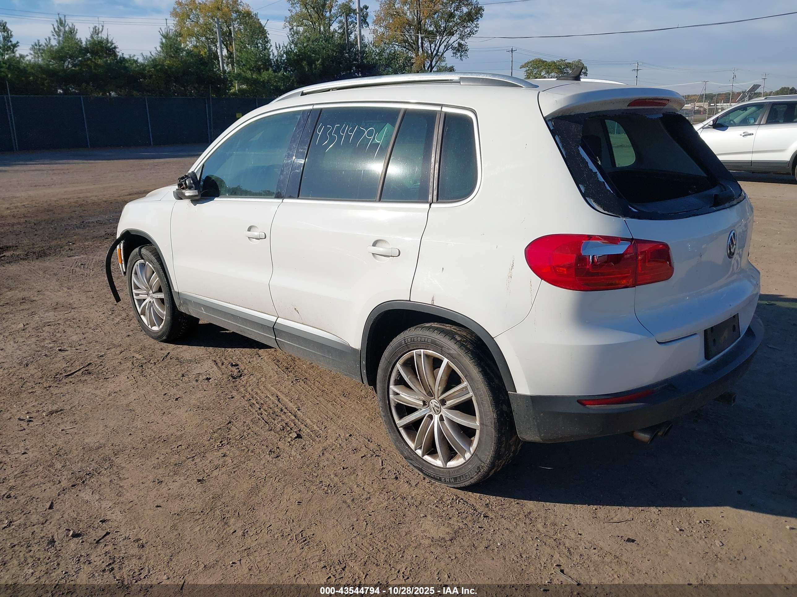 VOLKSWAGEN TIGUAN image 3
