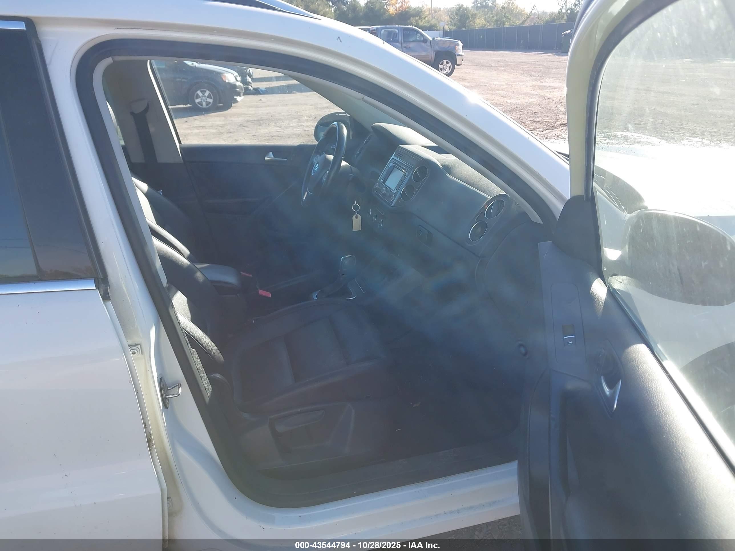 VOLKSWAGEN TIGUAN image 5