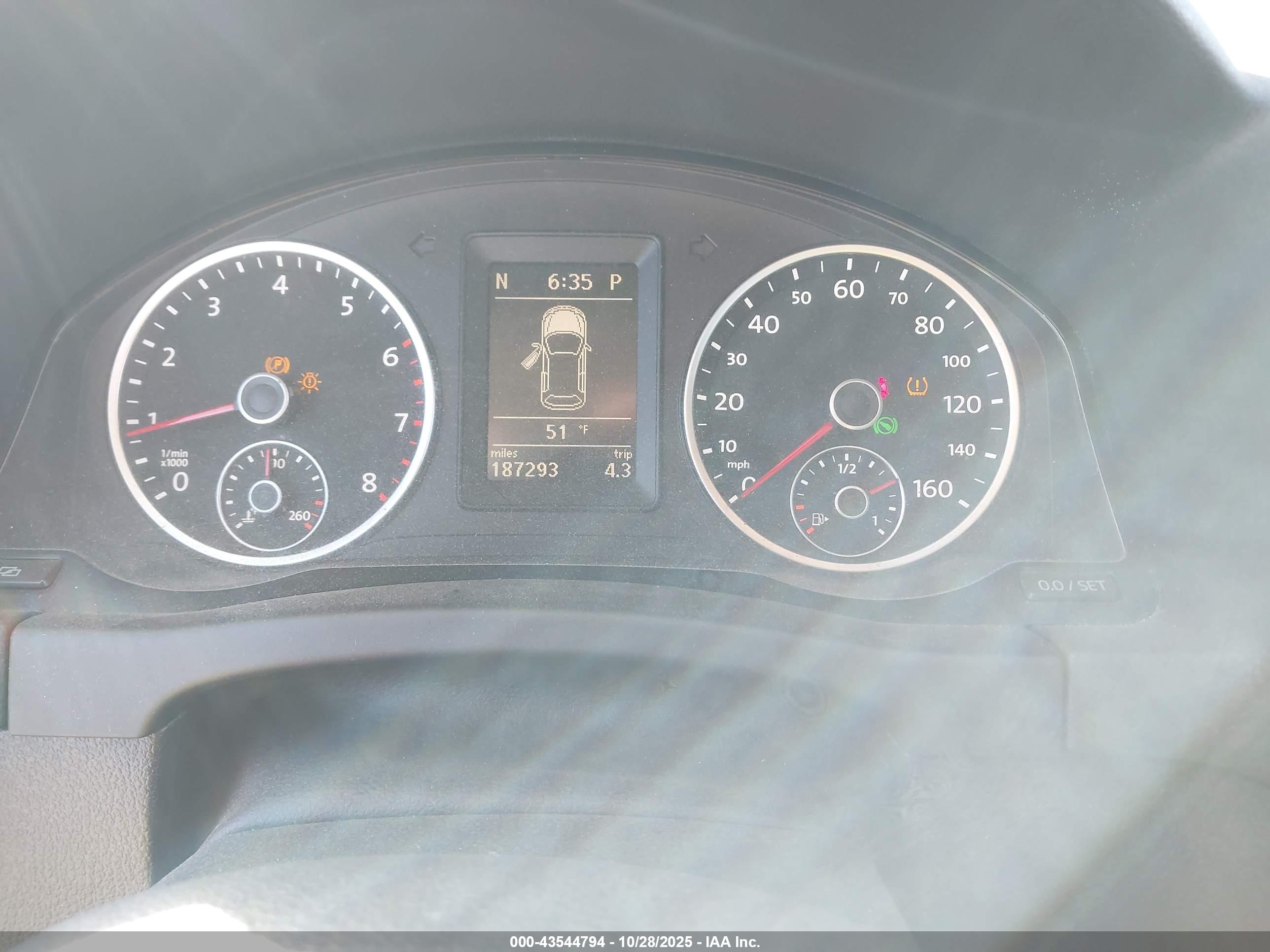 VOLKSWAGEN TIGUAN image 7