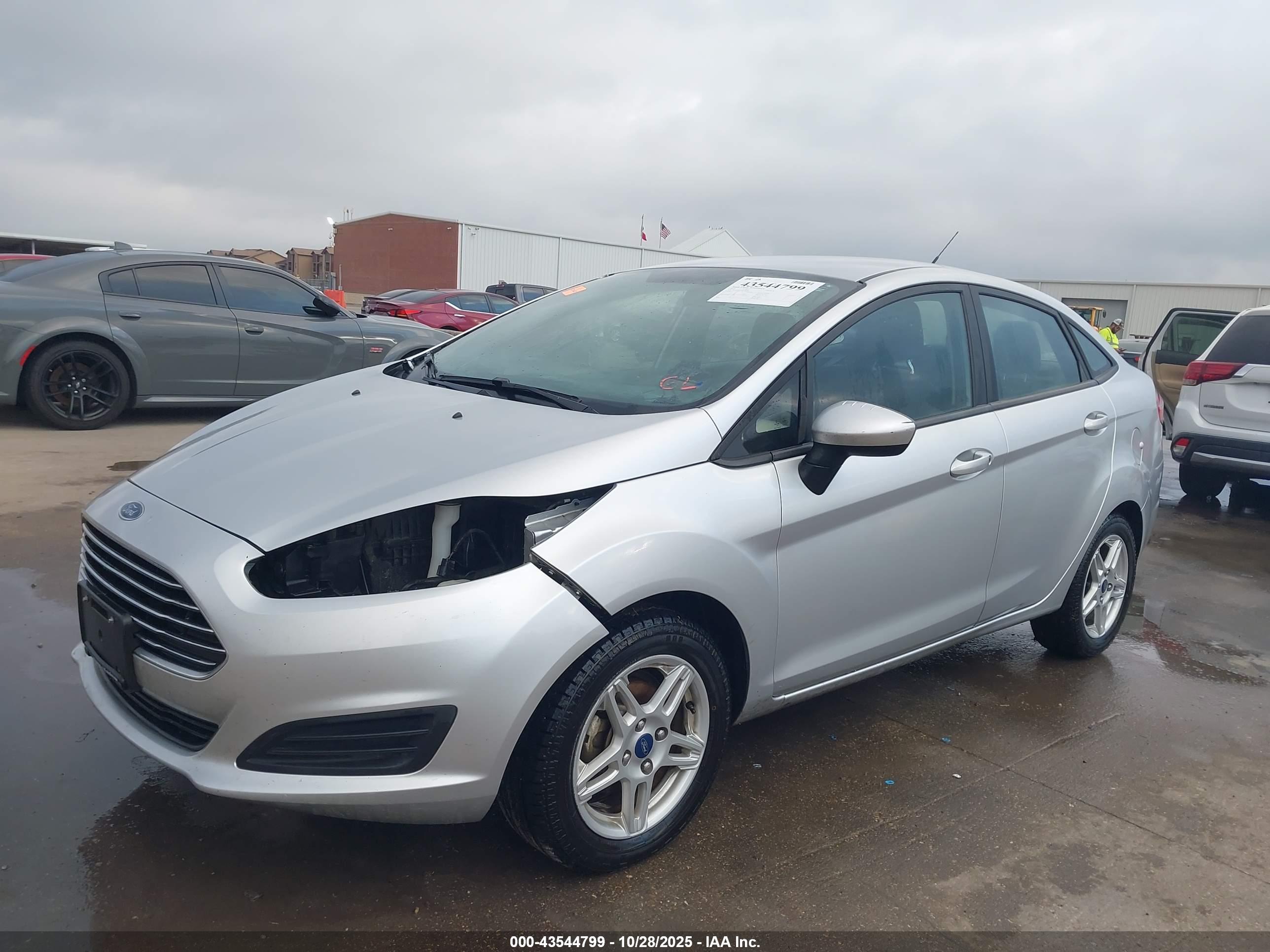 FORD FIESTA image 2