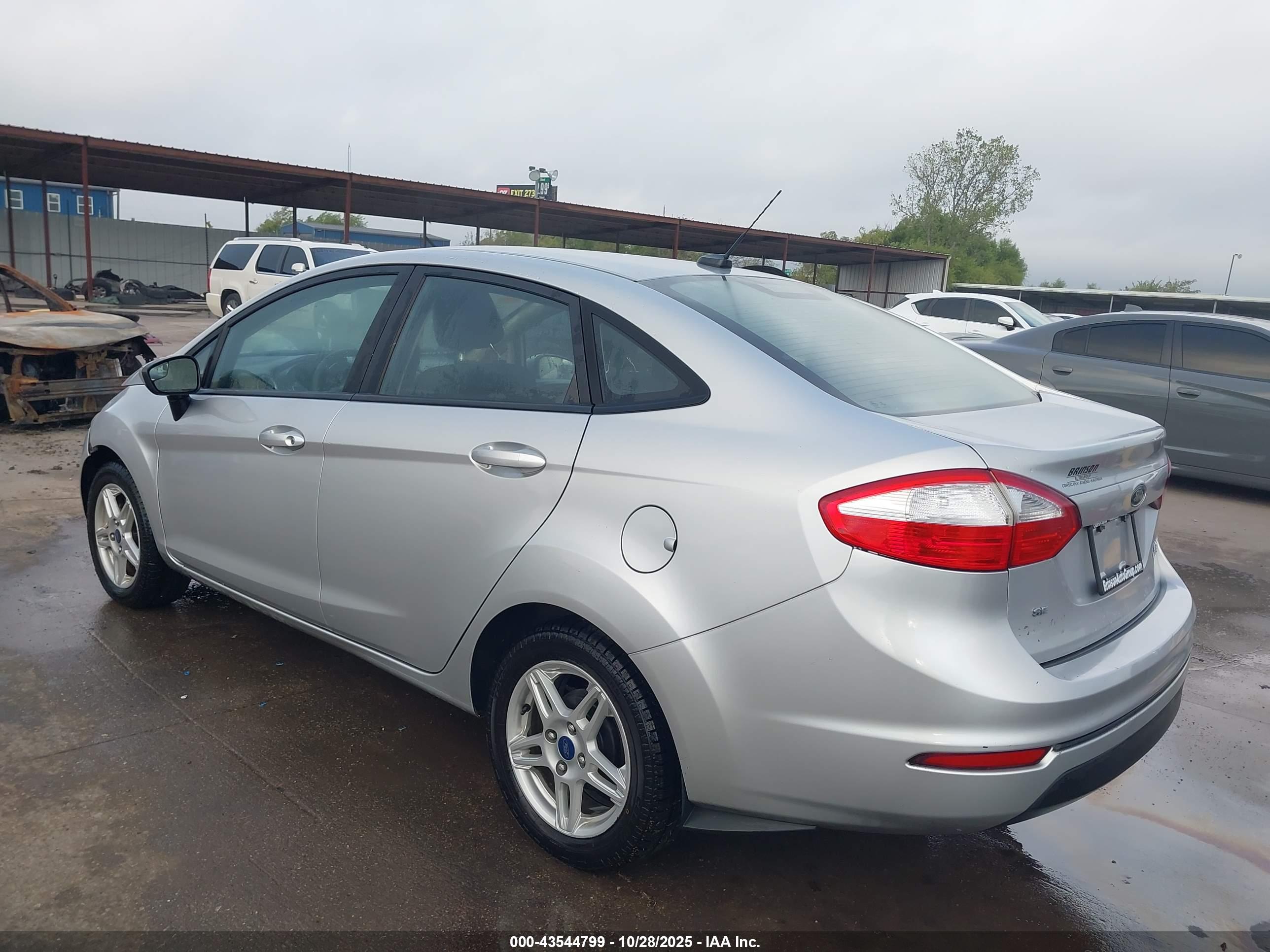 FORD FIESTA image 3