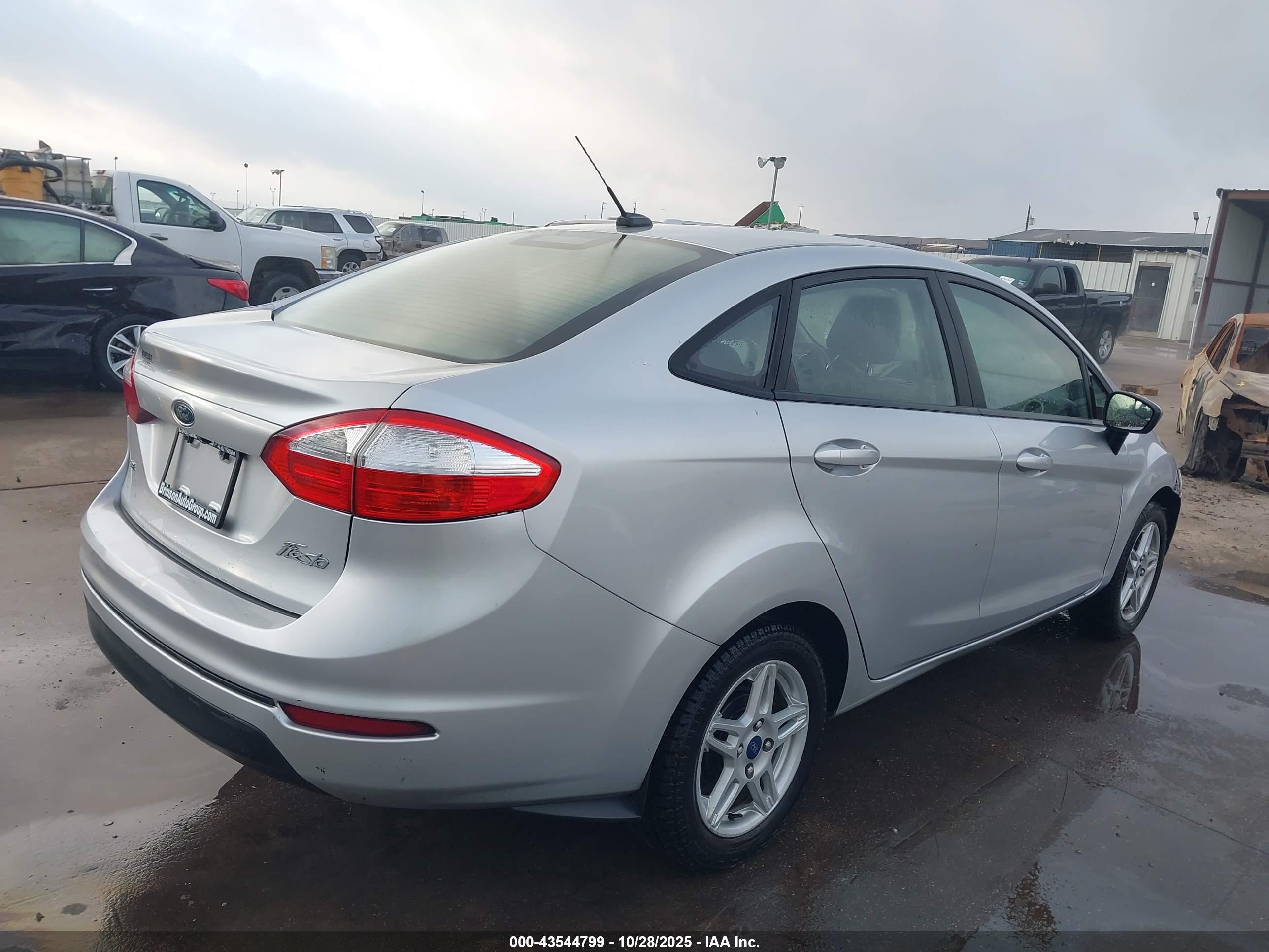 FORD FIESTA image 4