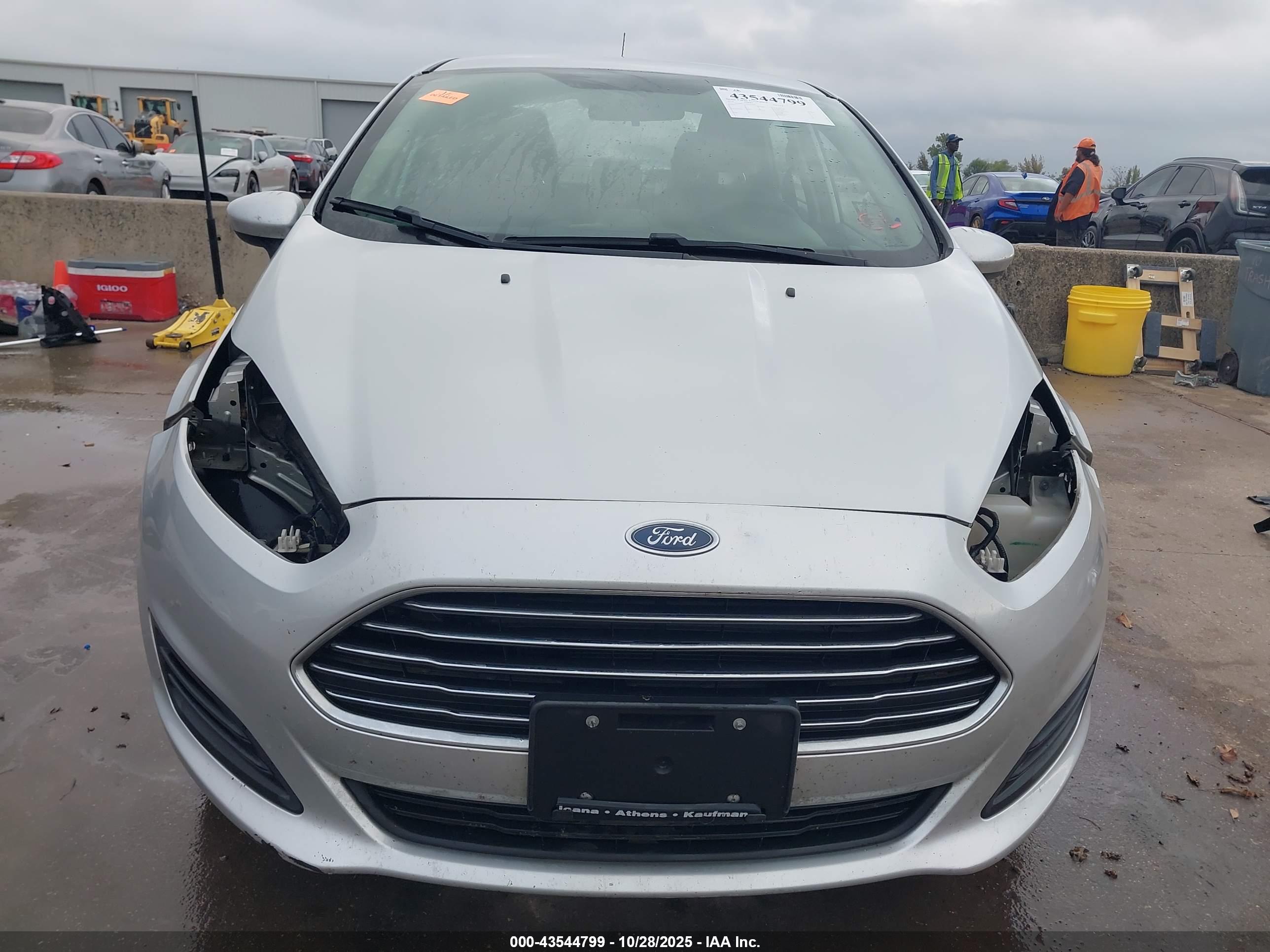 FORD FIESTA image 6
