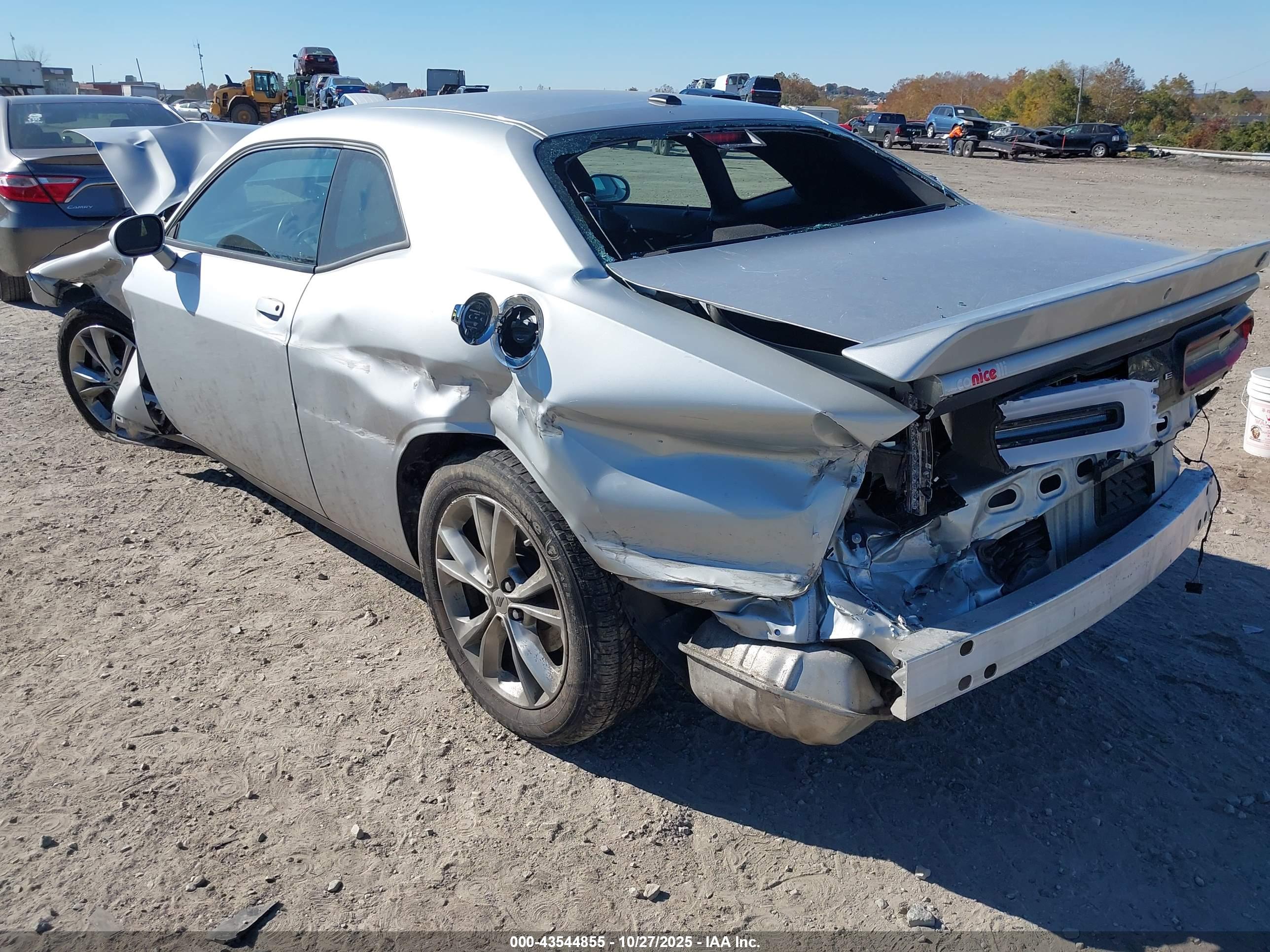 DODGE CHALLENGER image 6