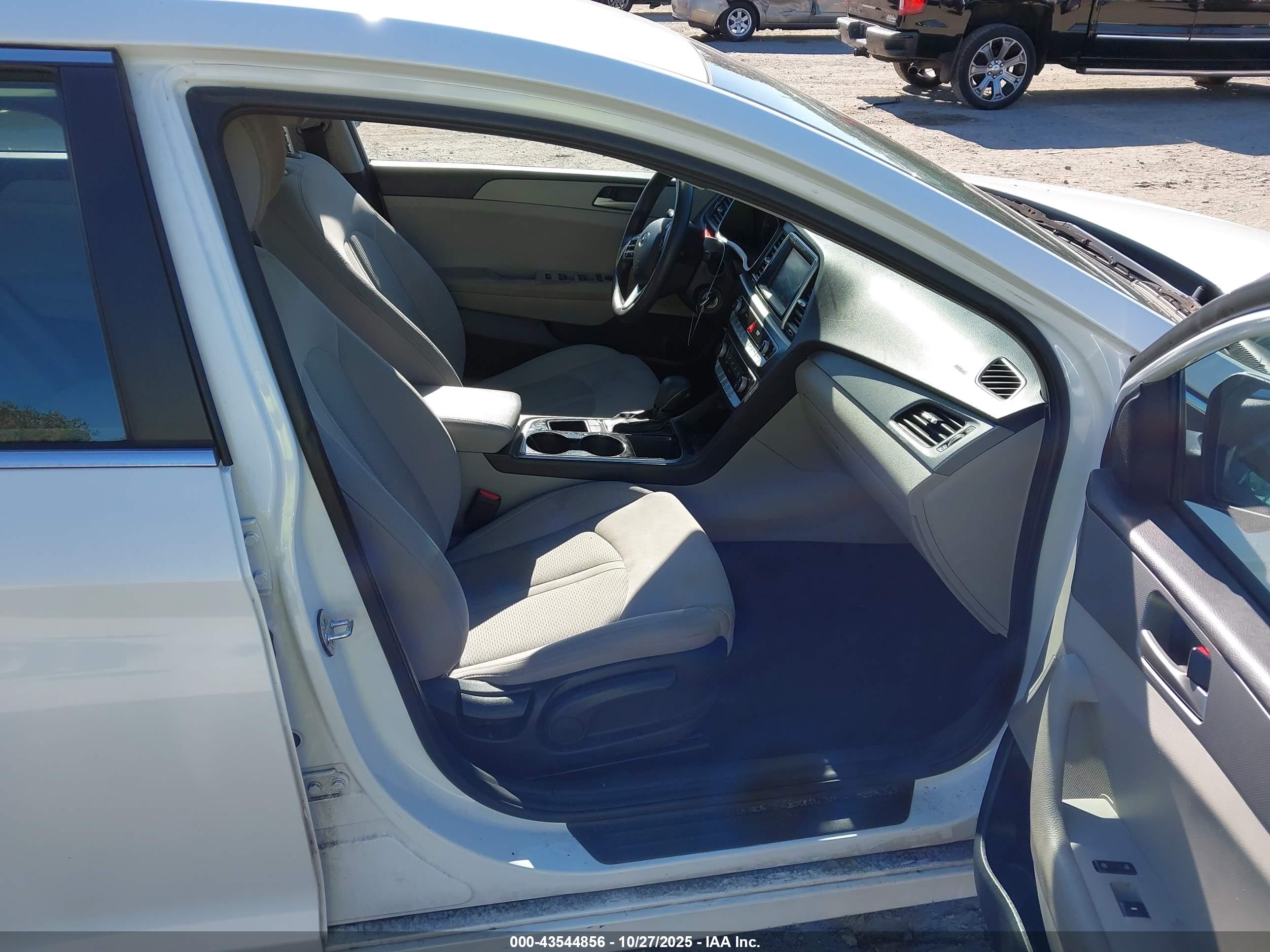 HYUNDAI SONATA image 5