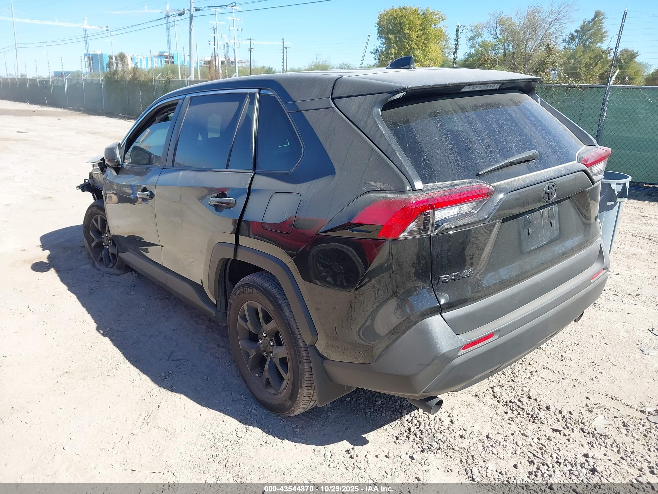 TOYOTA RAV4 image 3