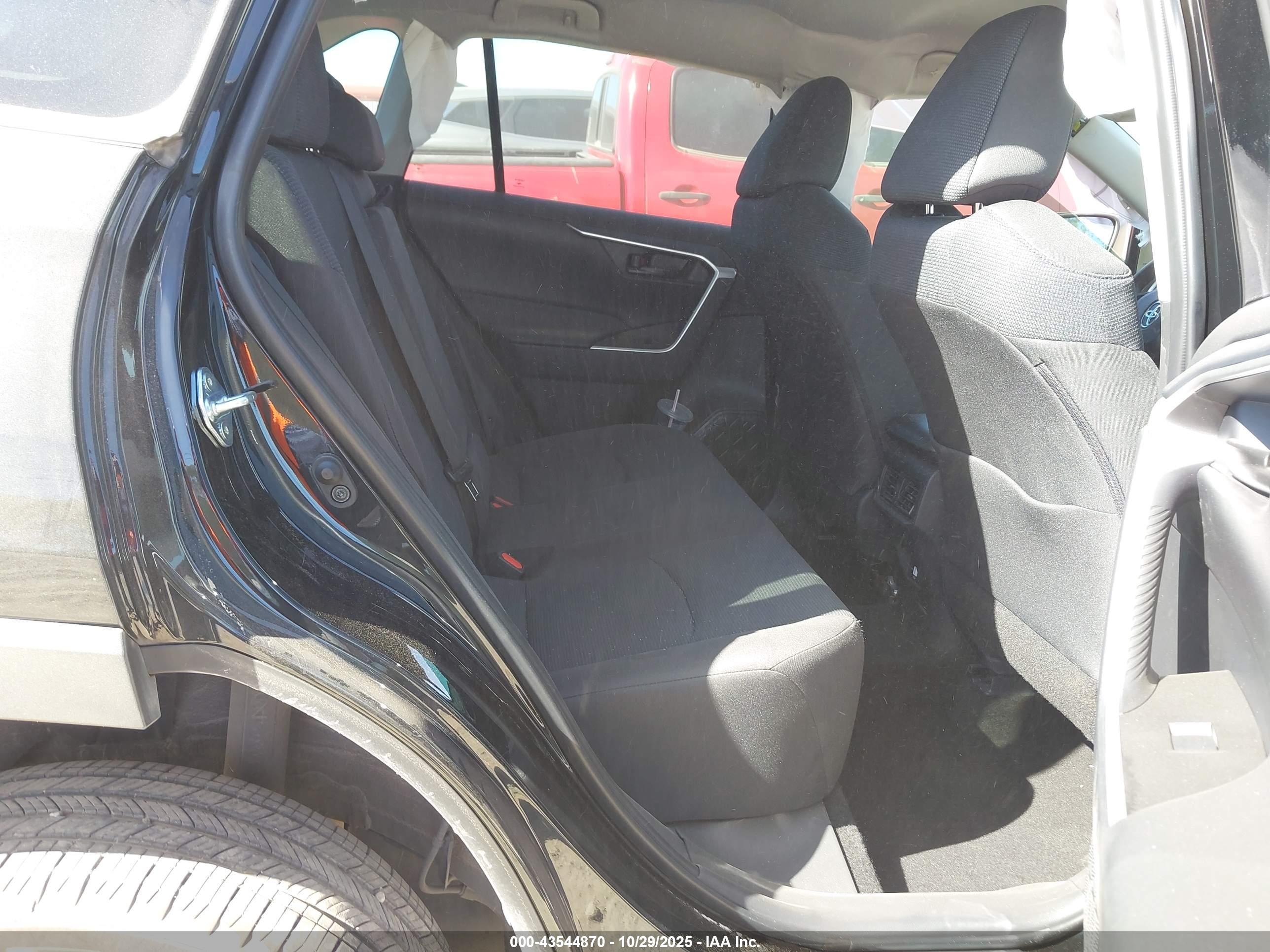 TOYOTA RAV4 image 8