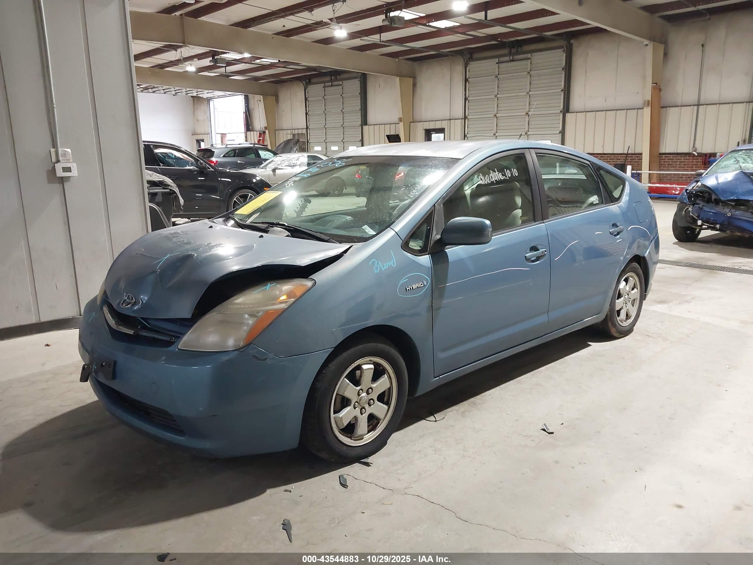 TOYOTA PRIUS image 2