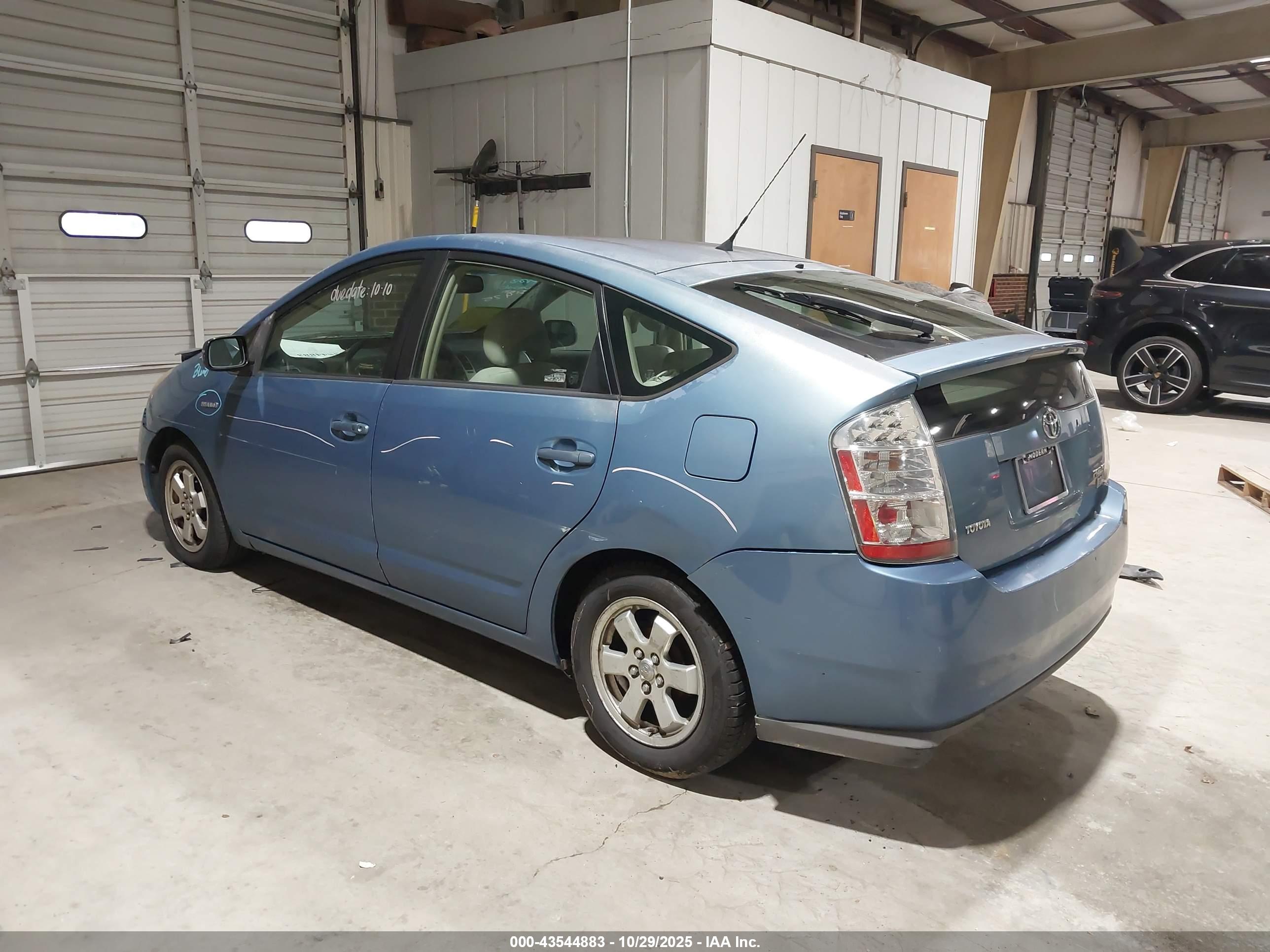TOYOTA PRIUS image 3