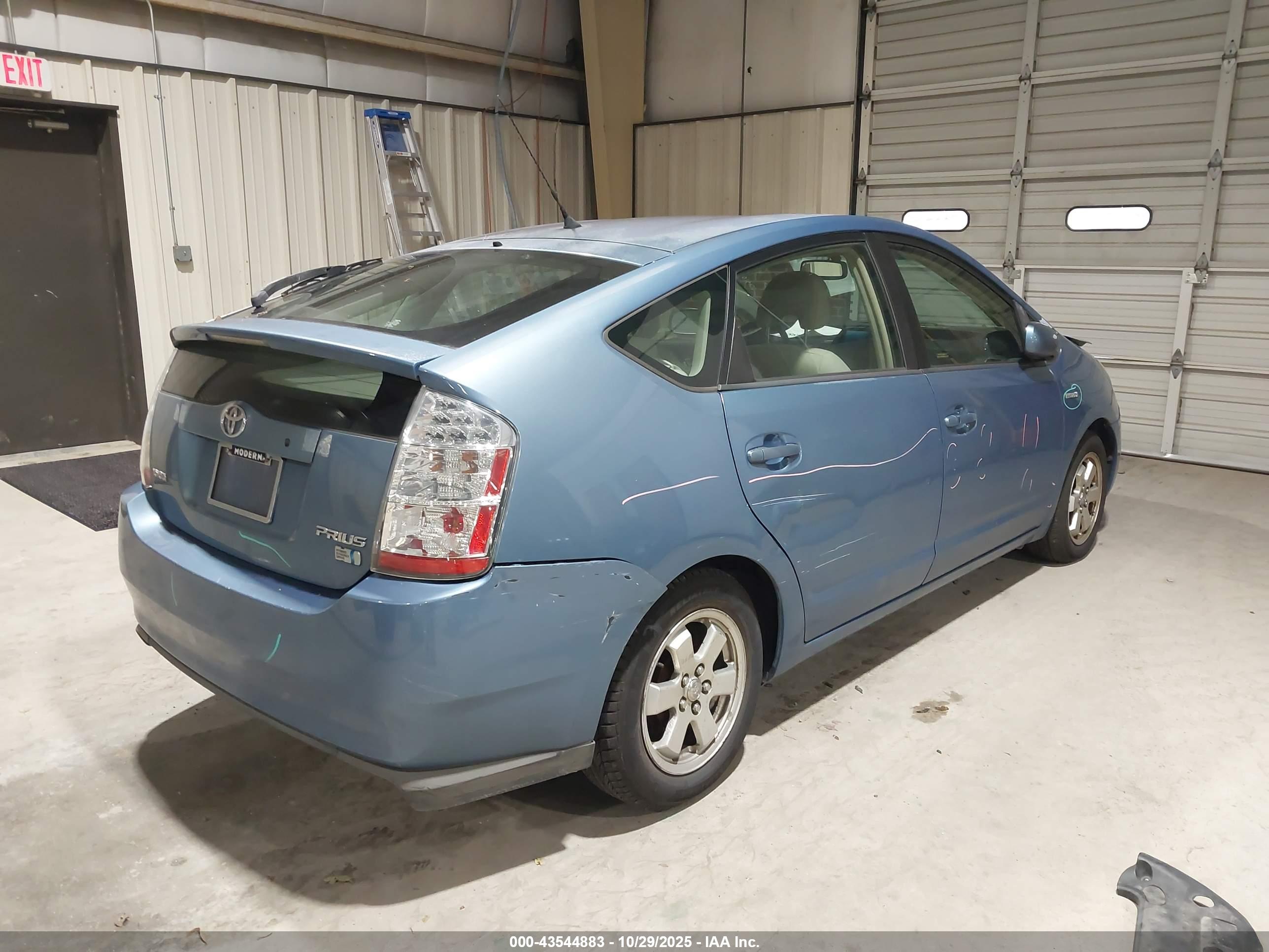 TOYOTA PRIUS image 4