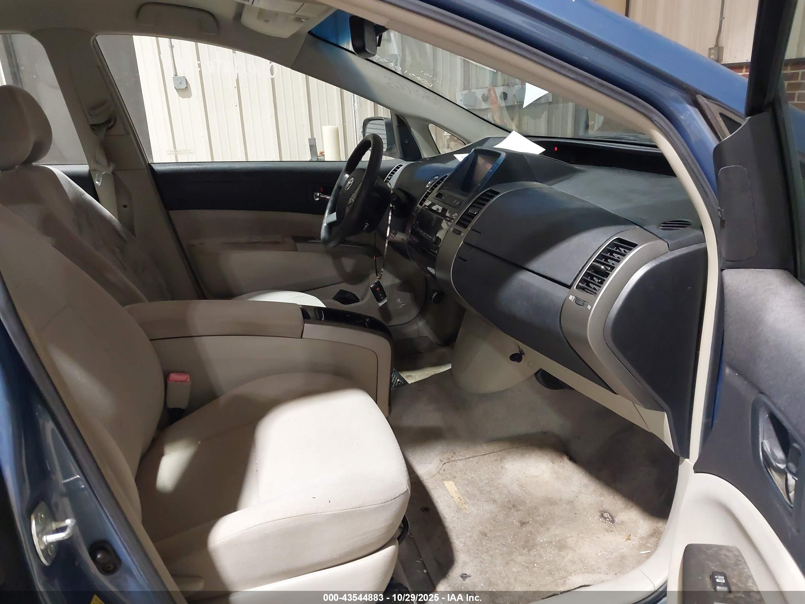 TOYOTA PRIUS image 5