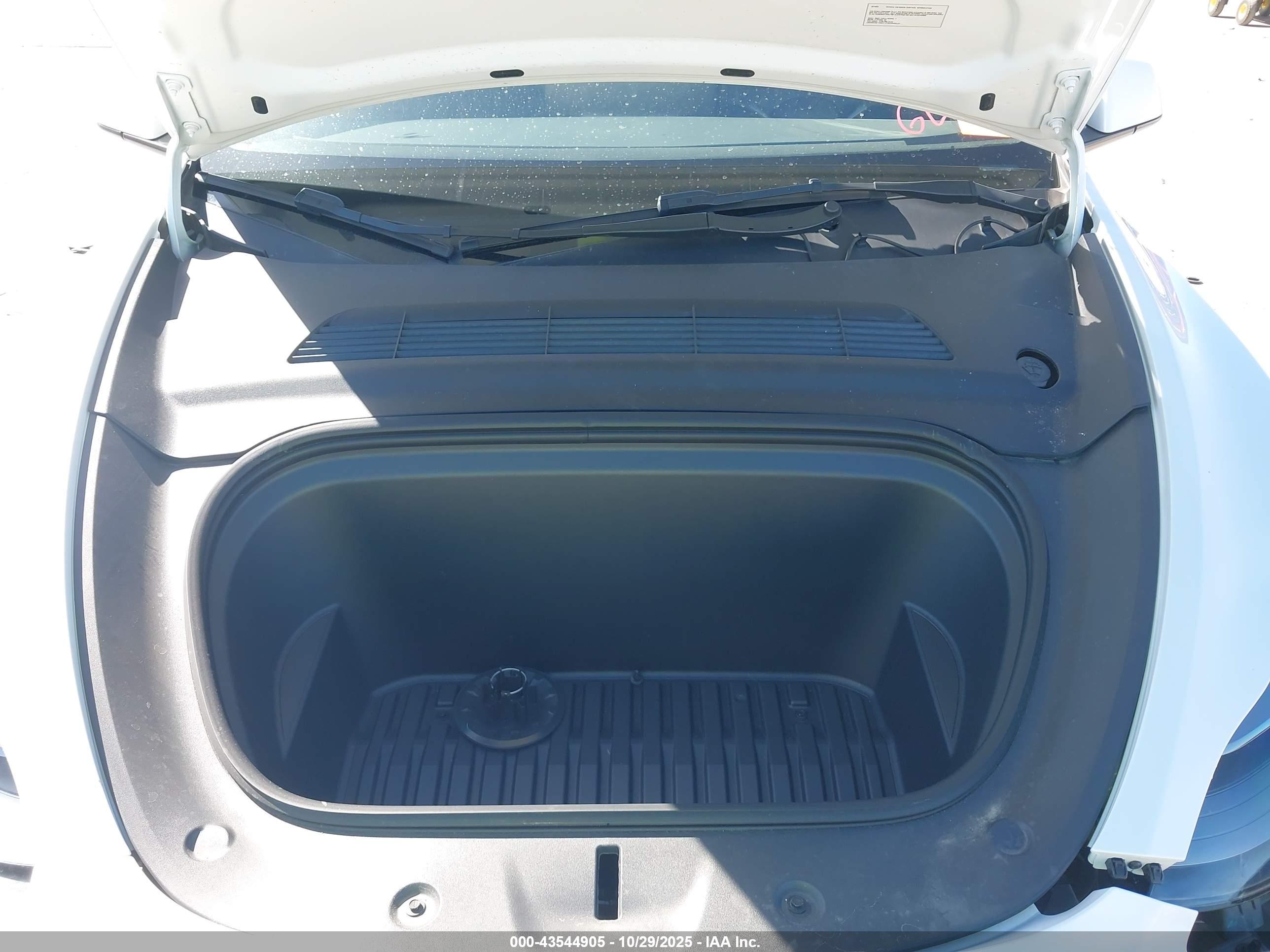 TESLA MODEL image 10