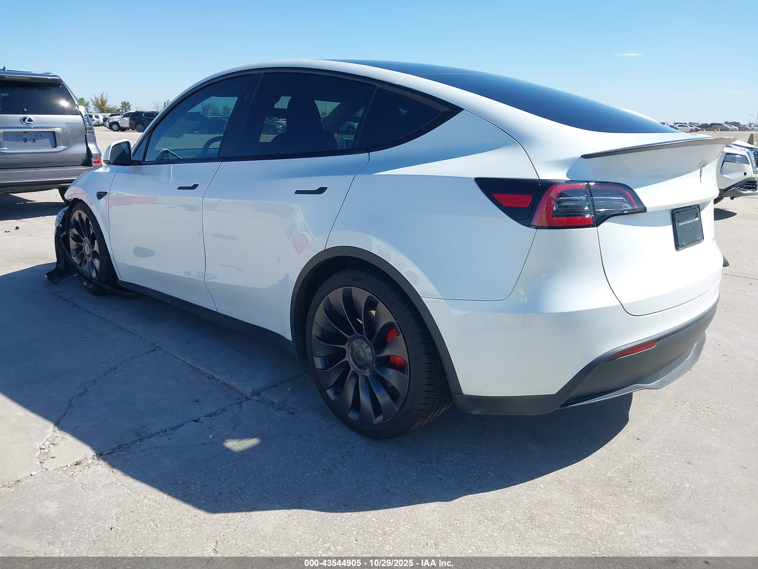 TESLA MODEL image 3