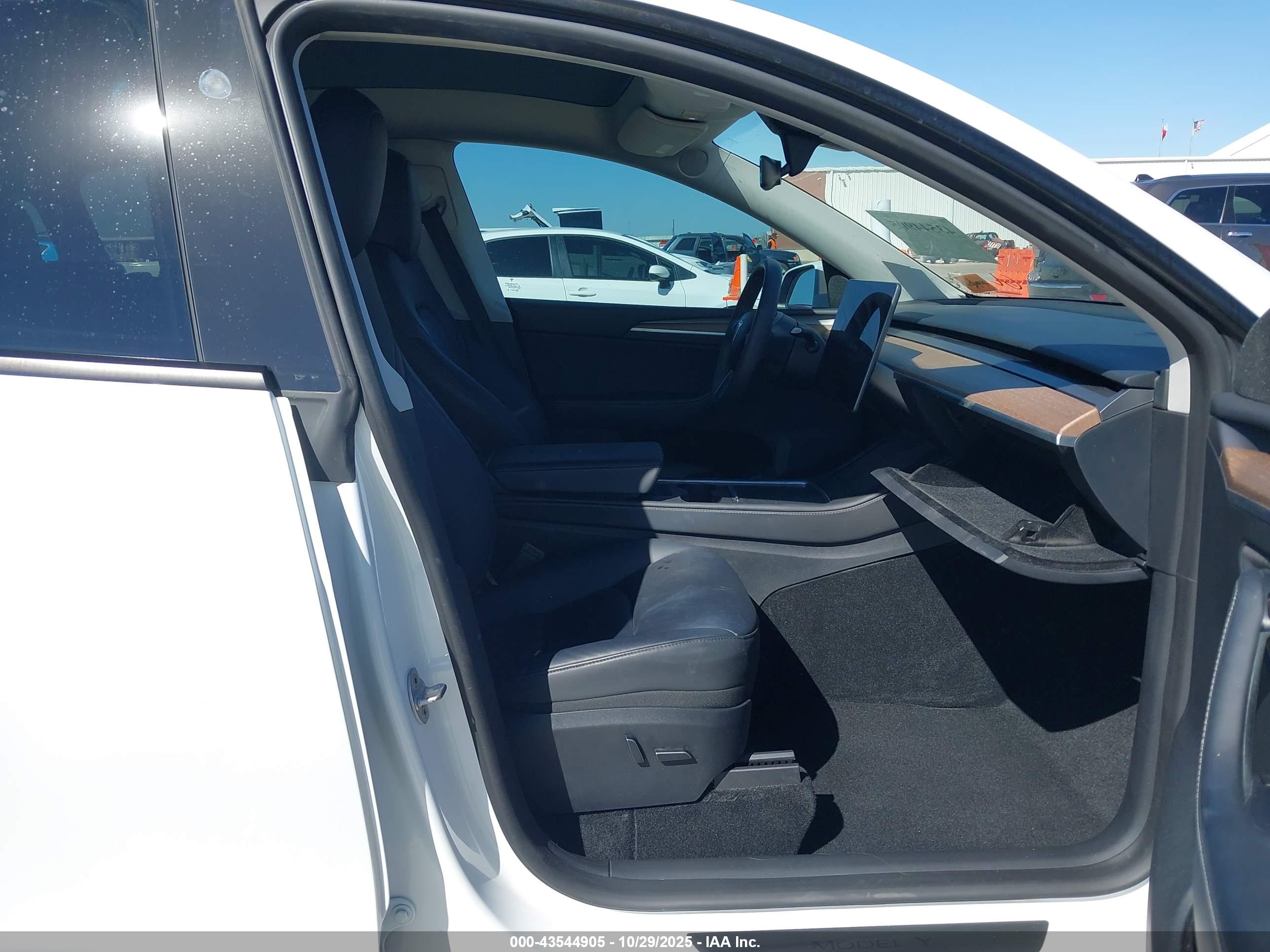 TESLA MODEL image 5