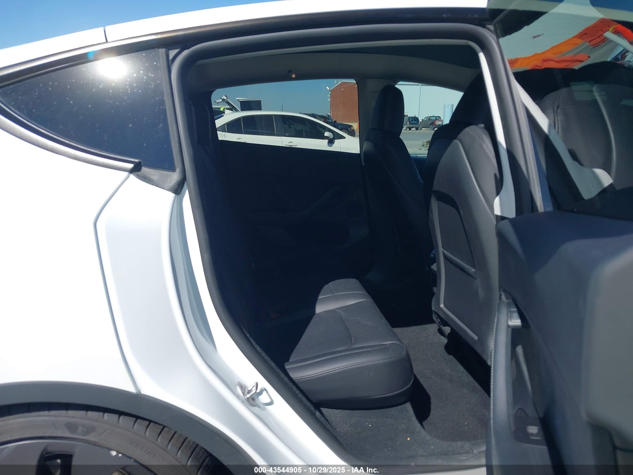 TESLA MODEL image 8