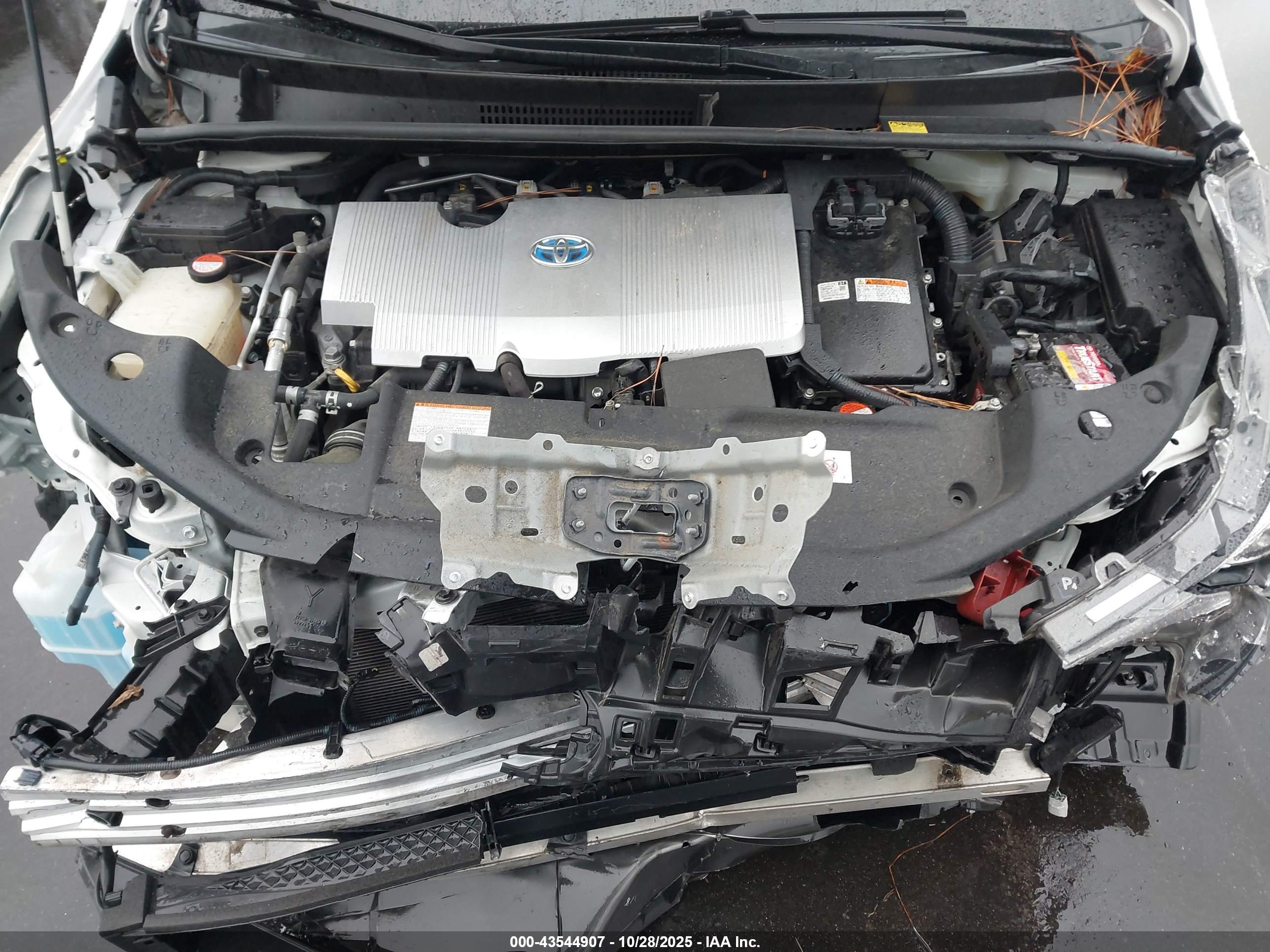 TOYOTA PRIUS image 10