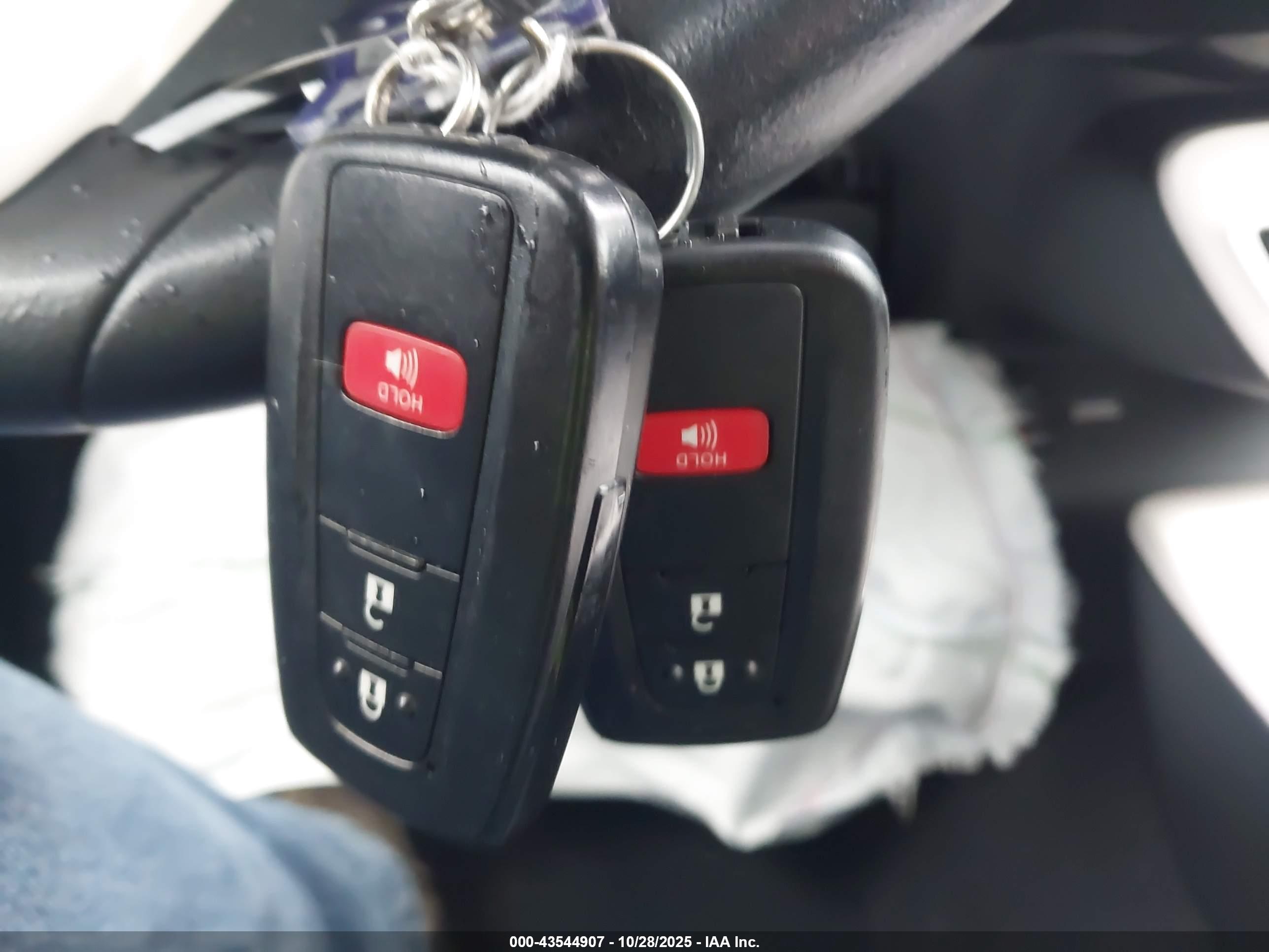 TOYOTA PRIUS image 11