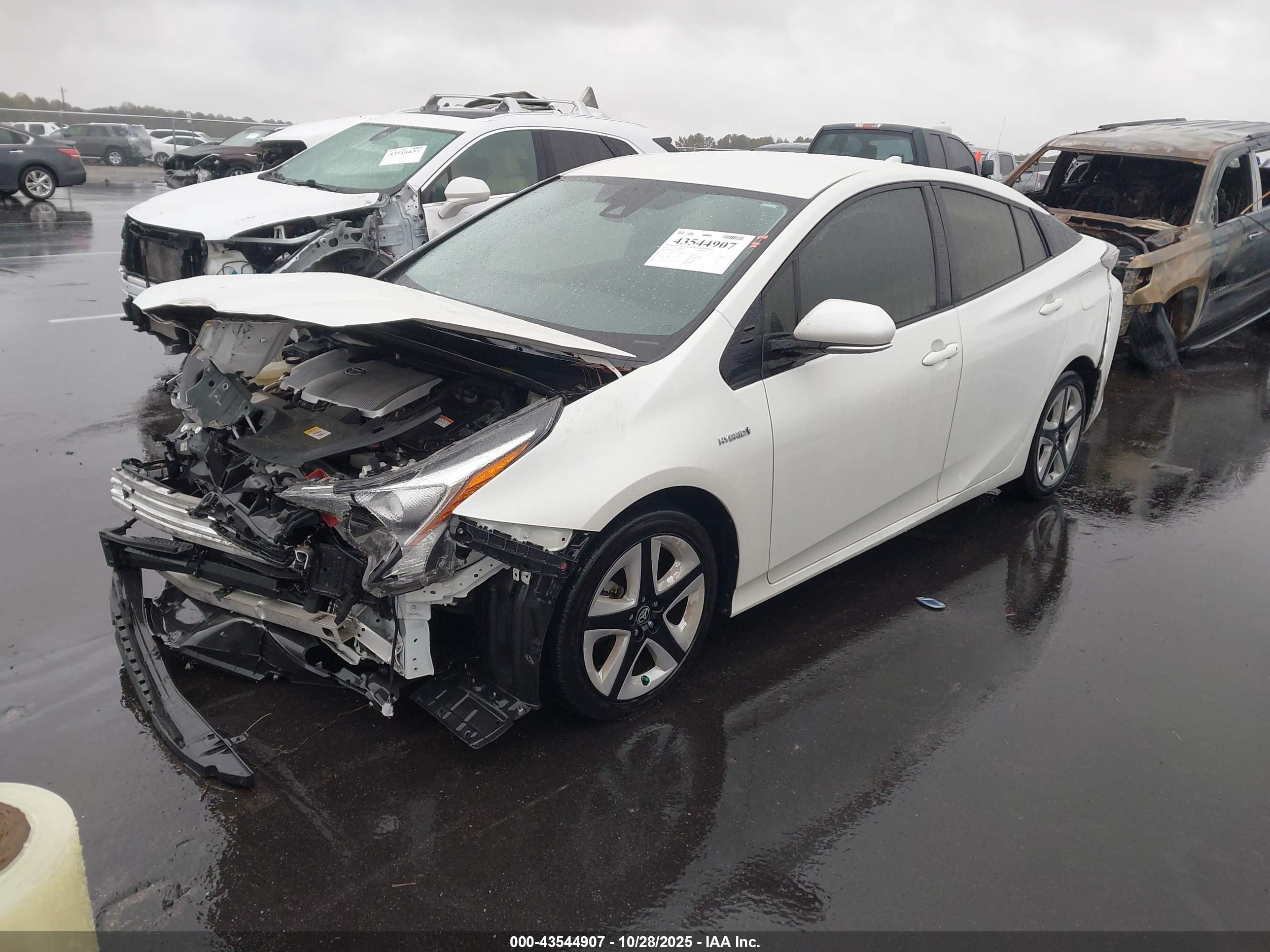 TOYOTA PRIUS image 2