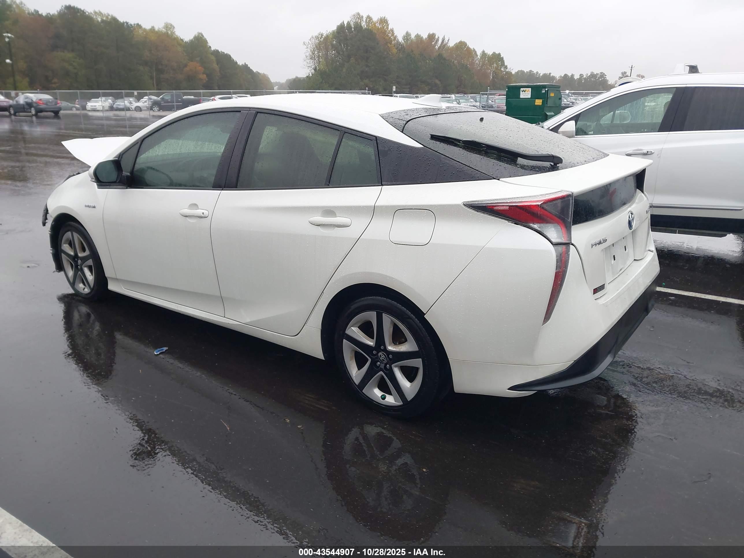 TOYOTA PRIUS image 3