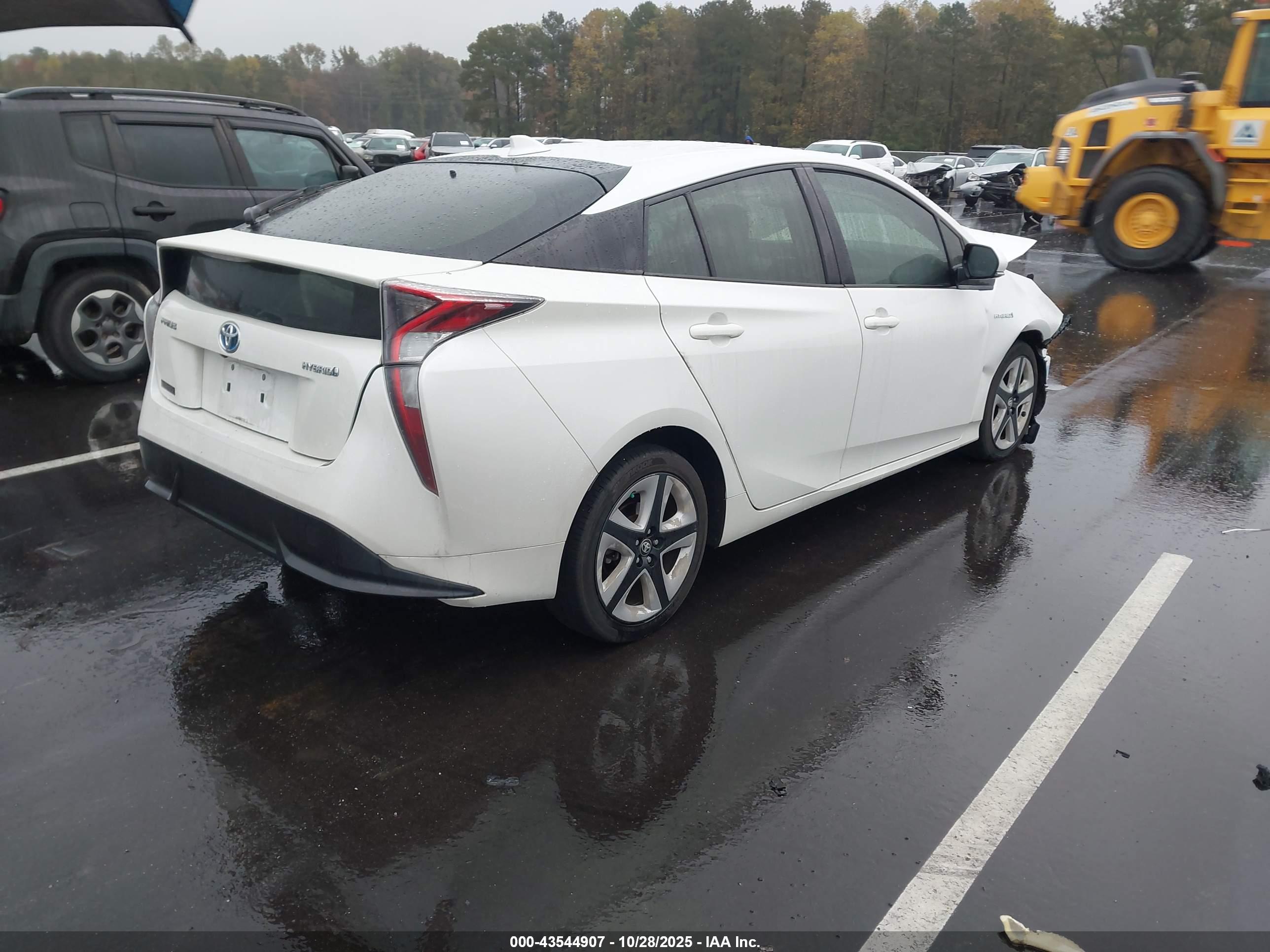 TOYOTA PRIUS image 4