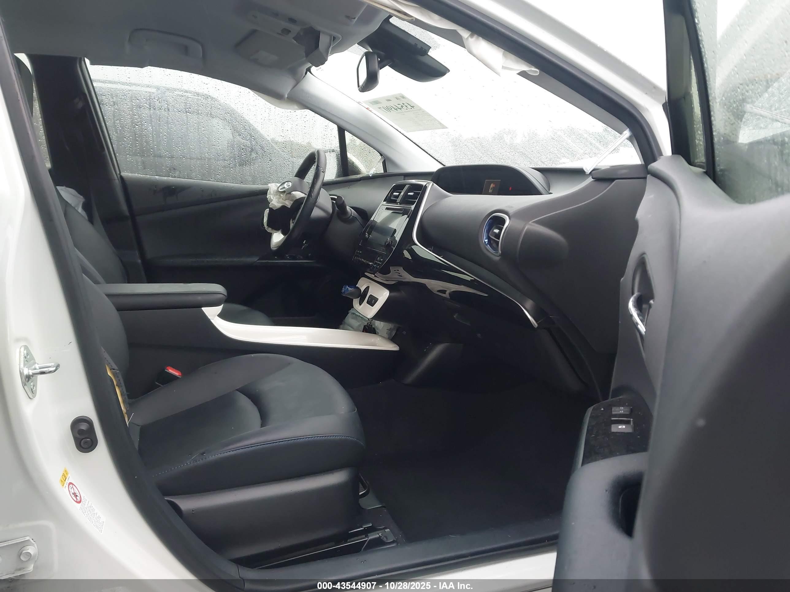 TOYOTA PRIUS image 5