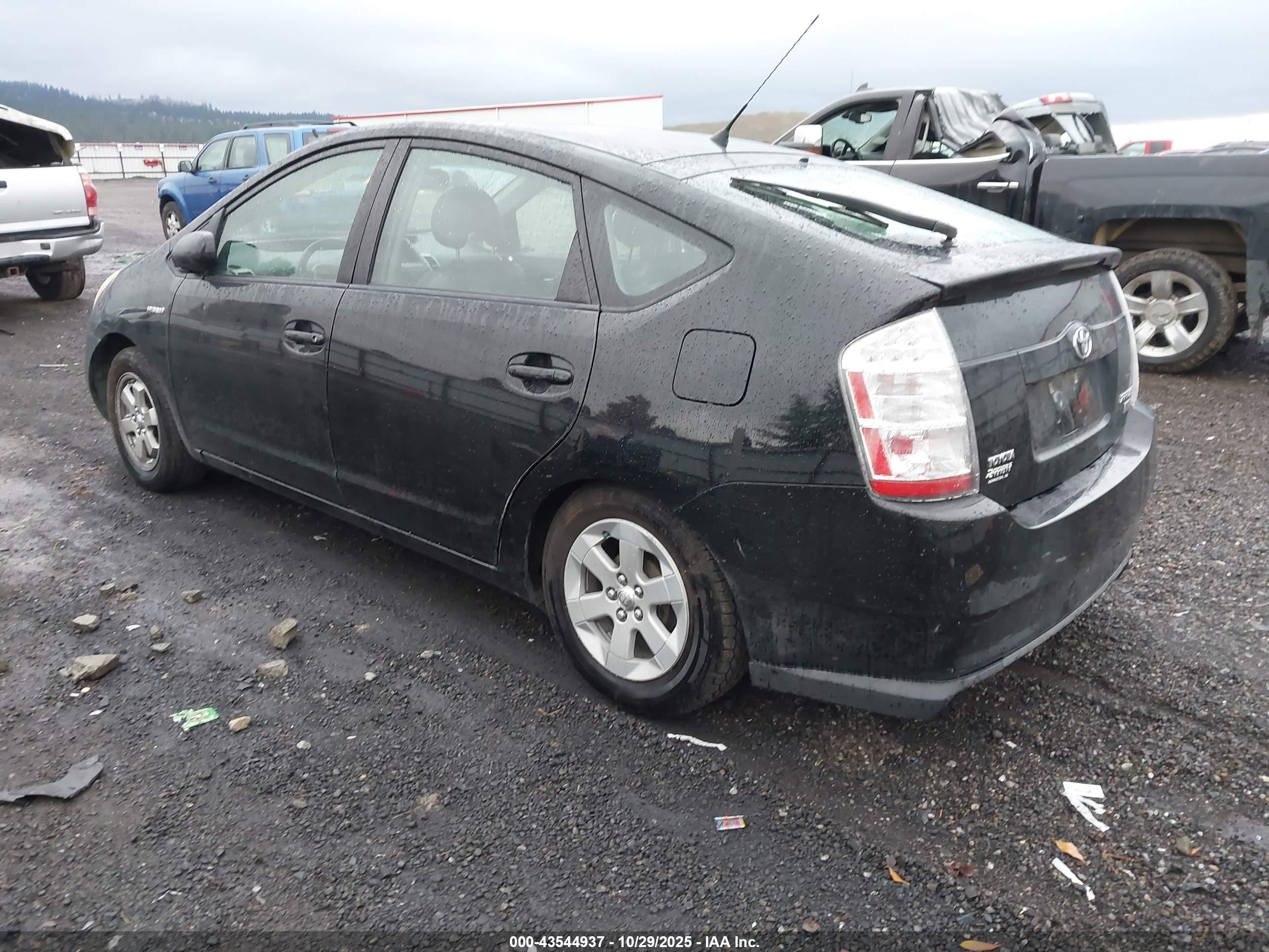 TOYOTA PRIUS image 3