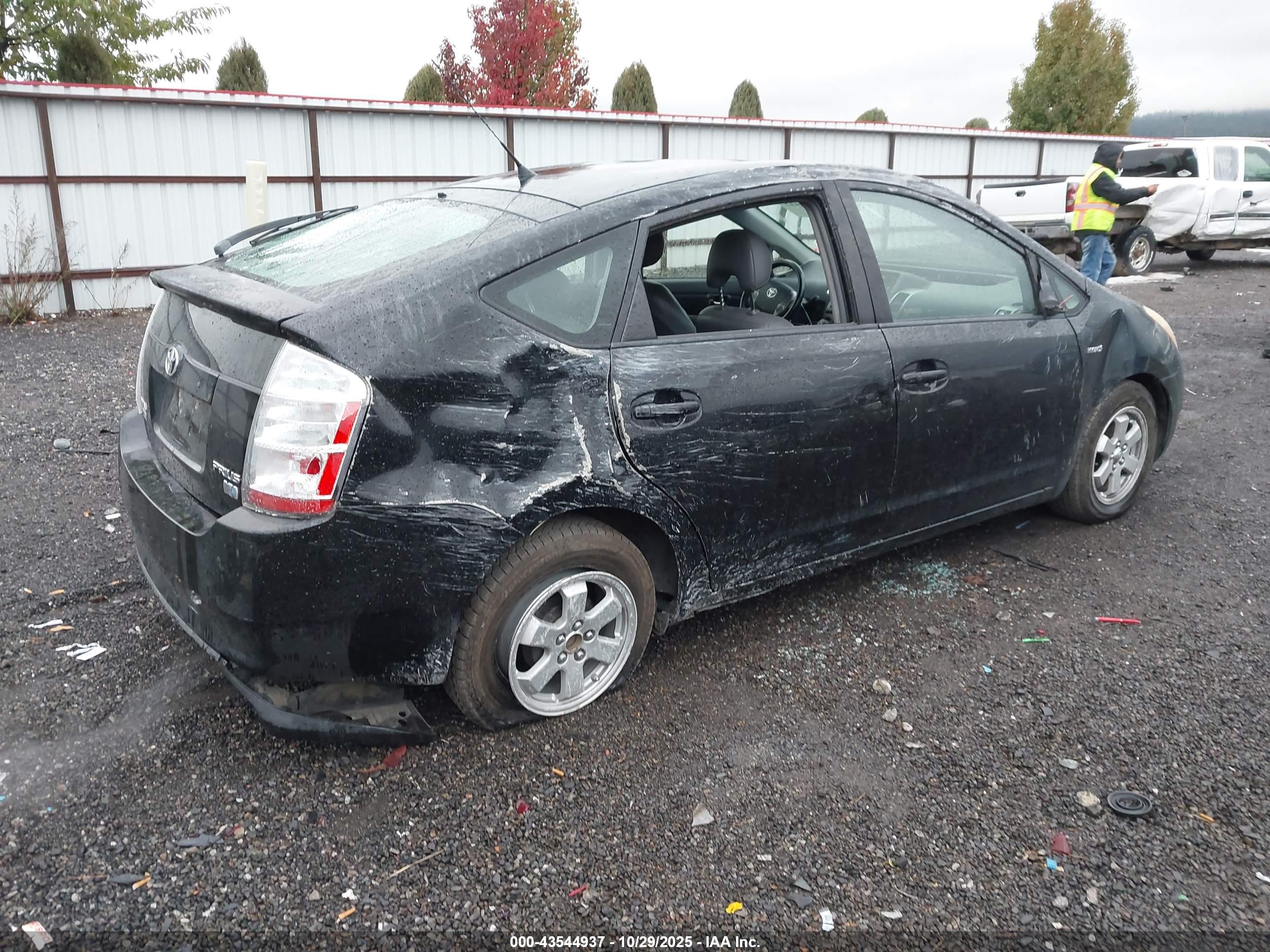 TOYOTA PRIUS image 4