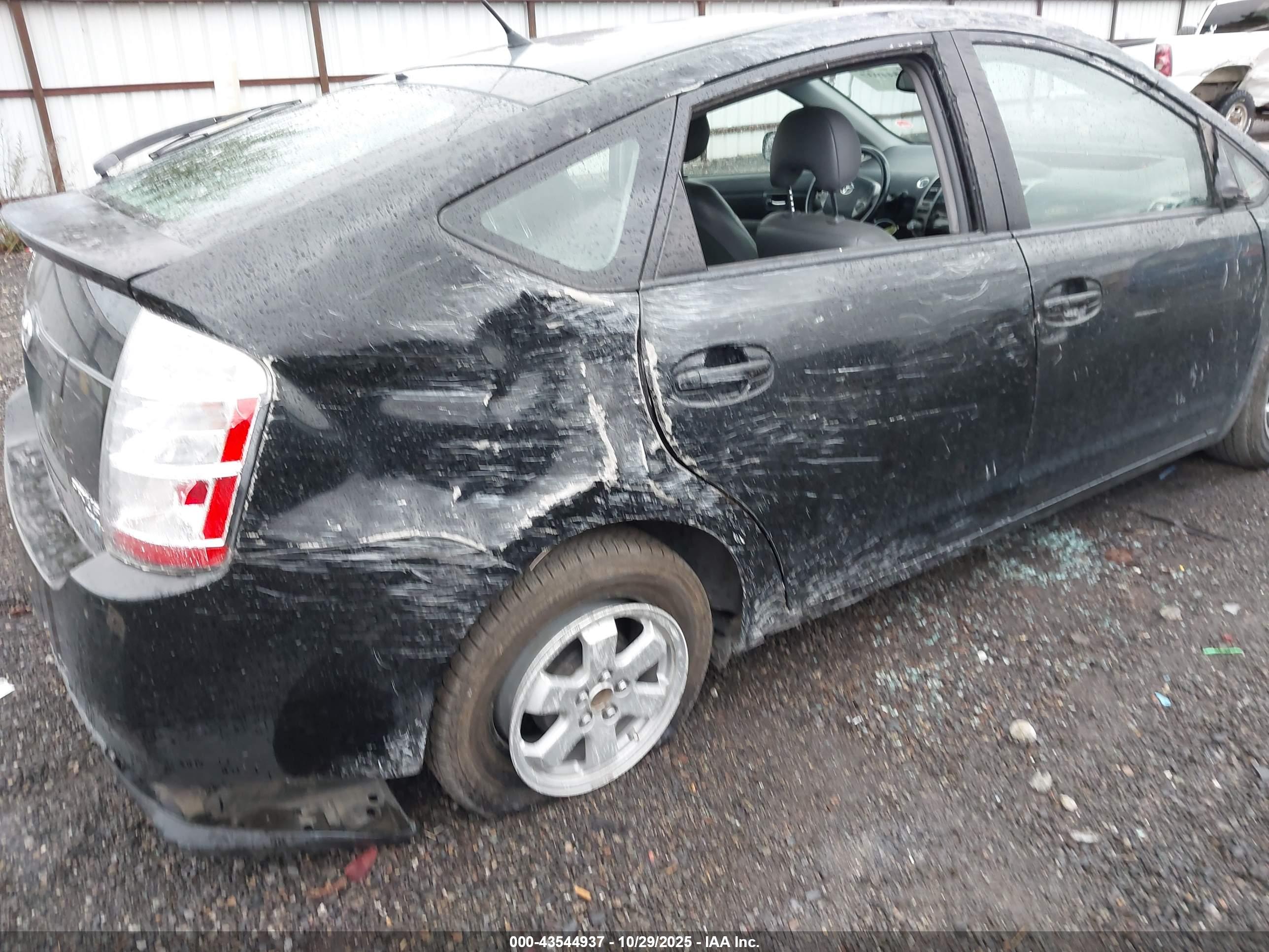 TOYOTA PRIUS image 6