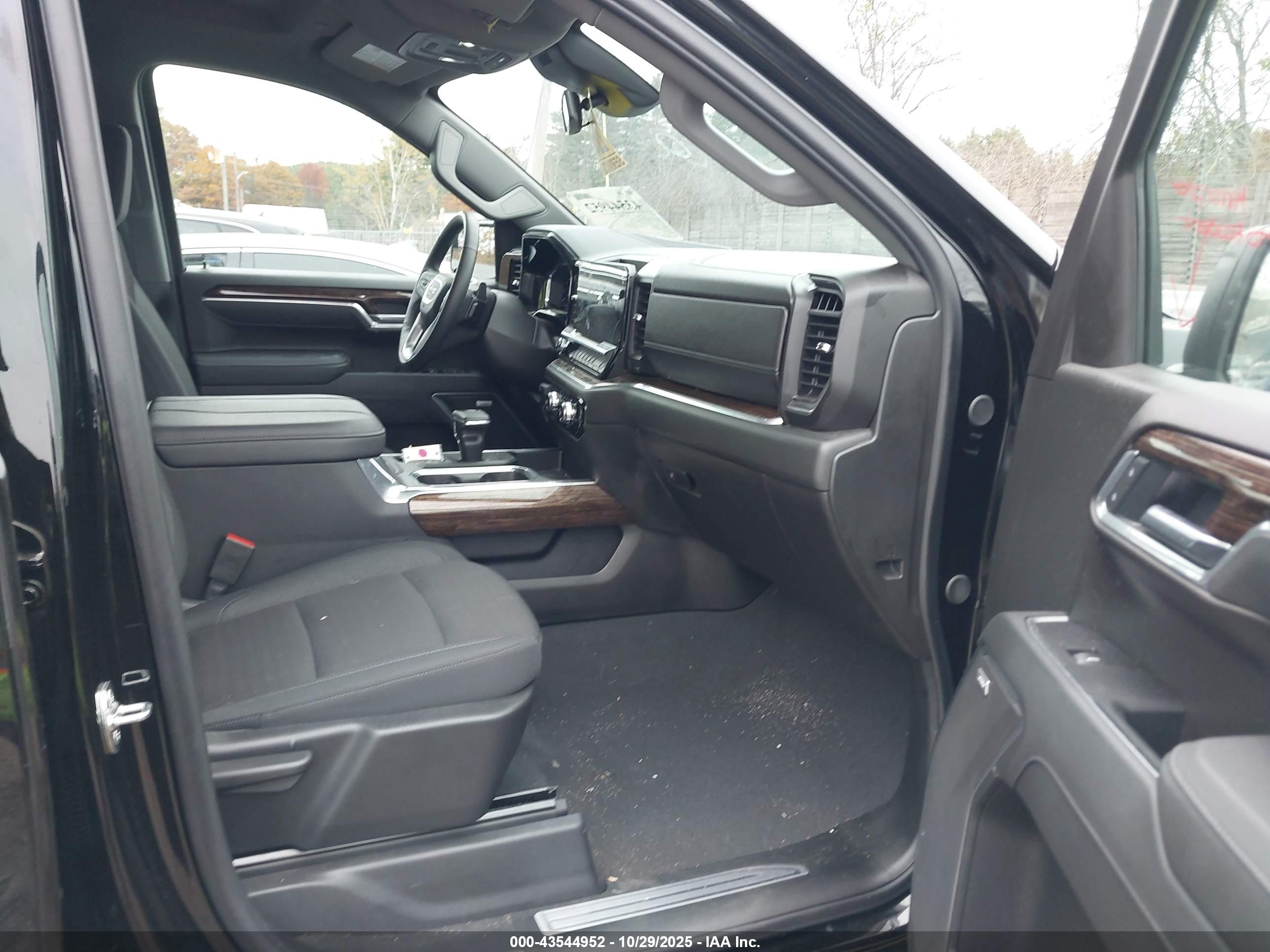 GMC SIERRA image 5