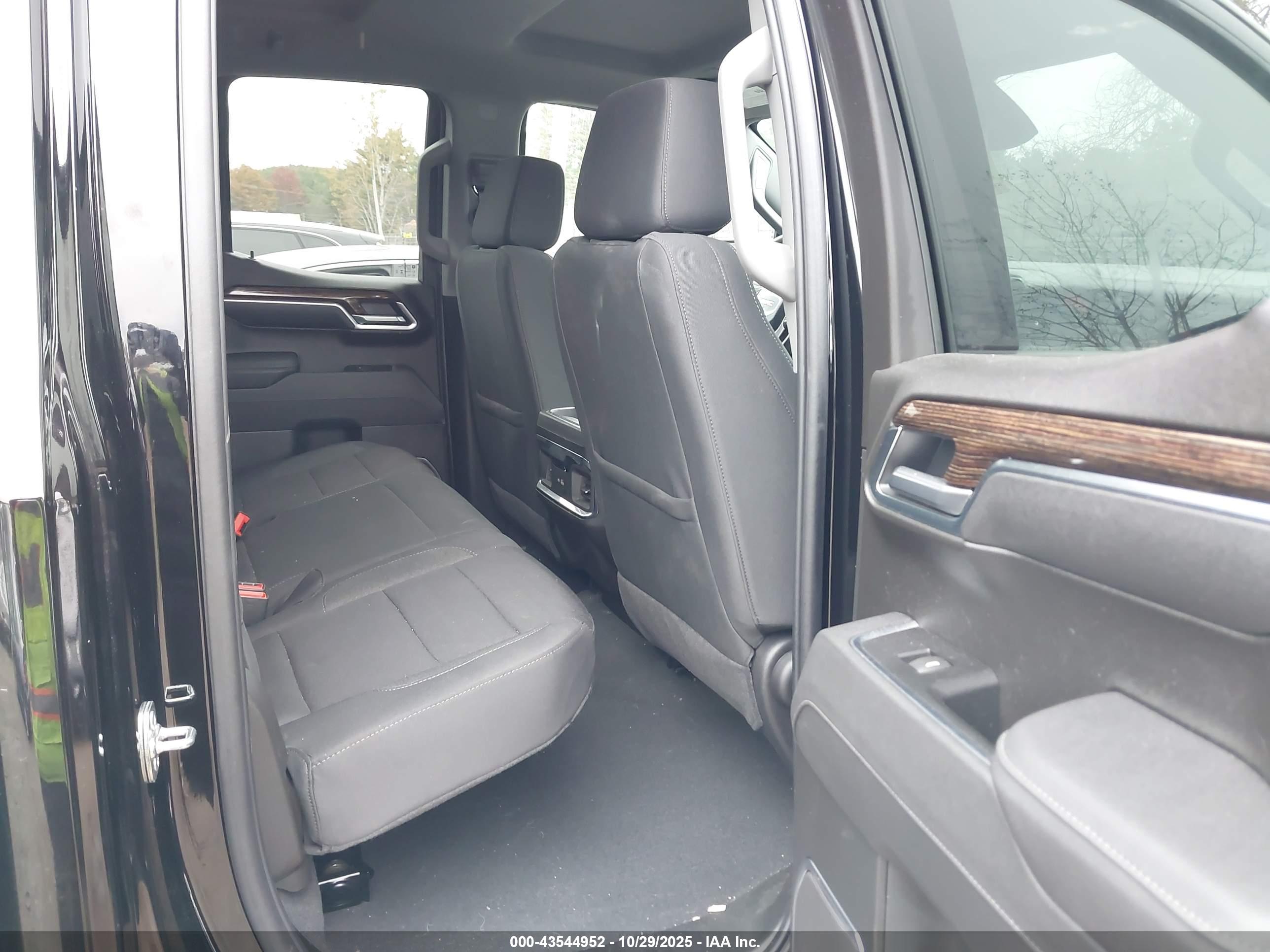 GMC SIERRA image 8