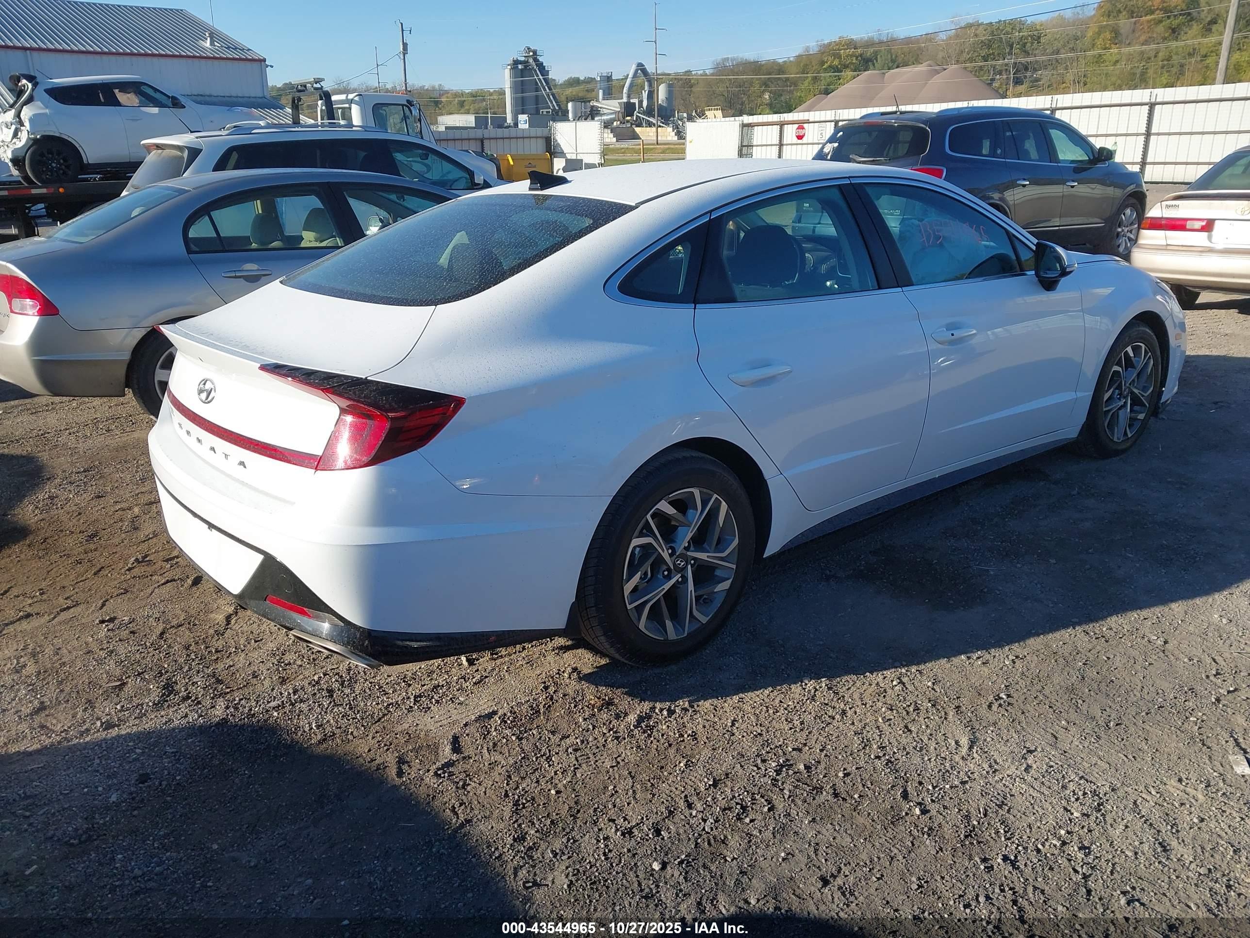HYUNDAI SONATA image 4