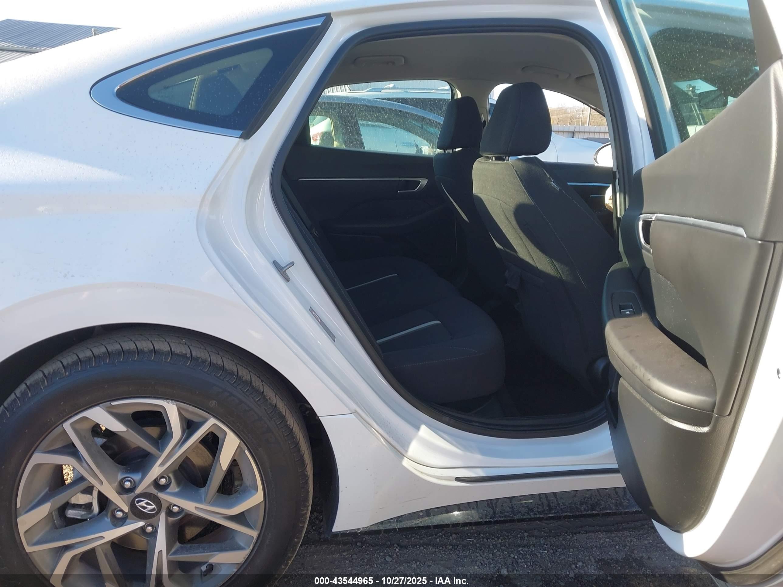 HYUNDAI SONATA image 8