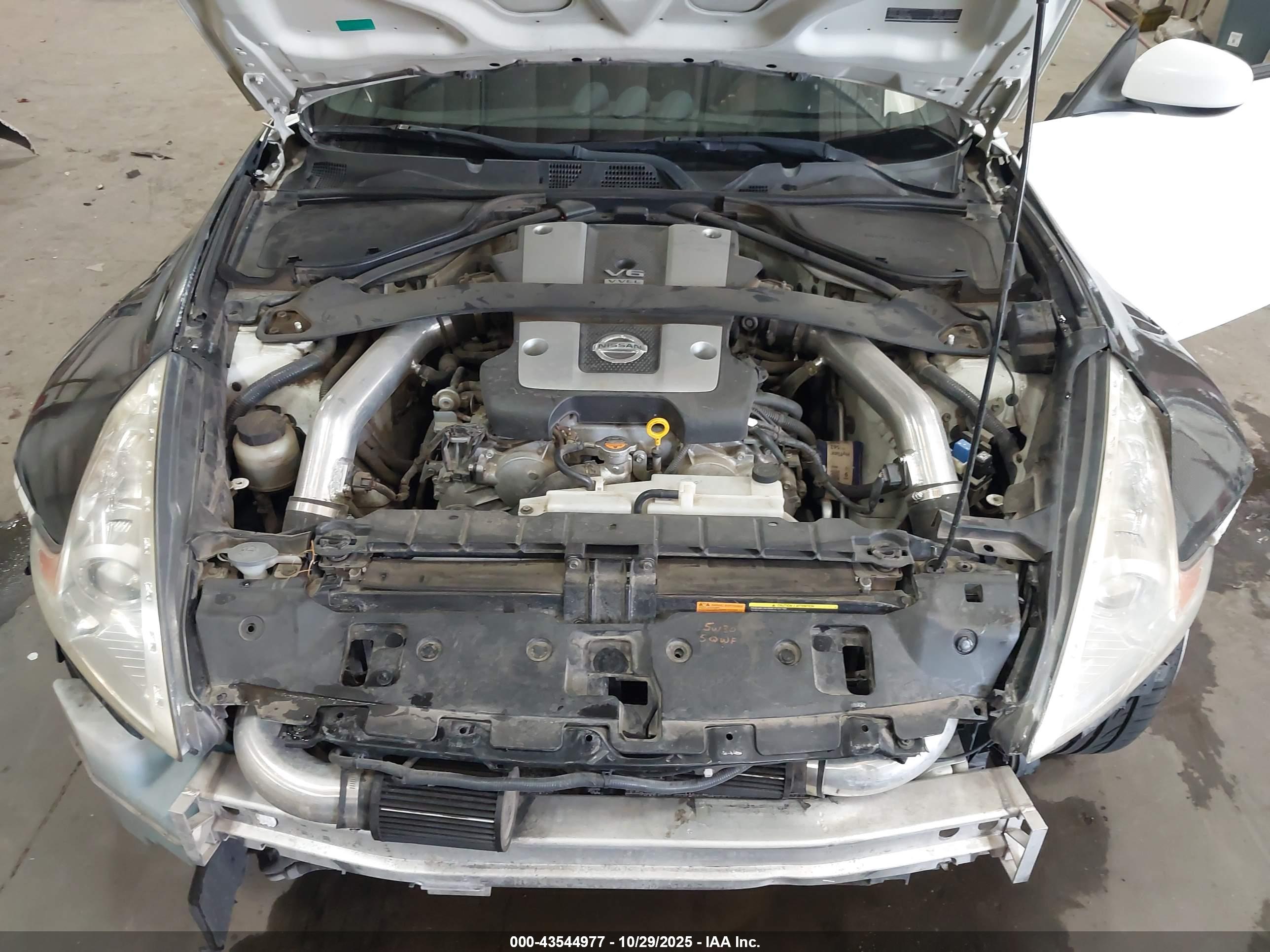 NISSAN 370Z image 10
