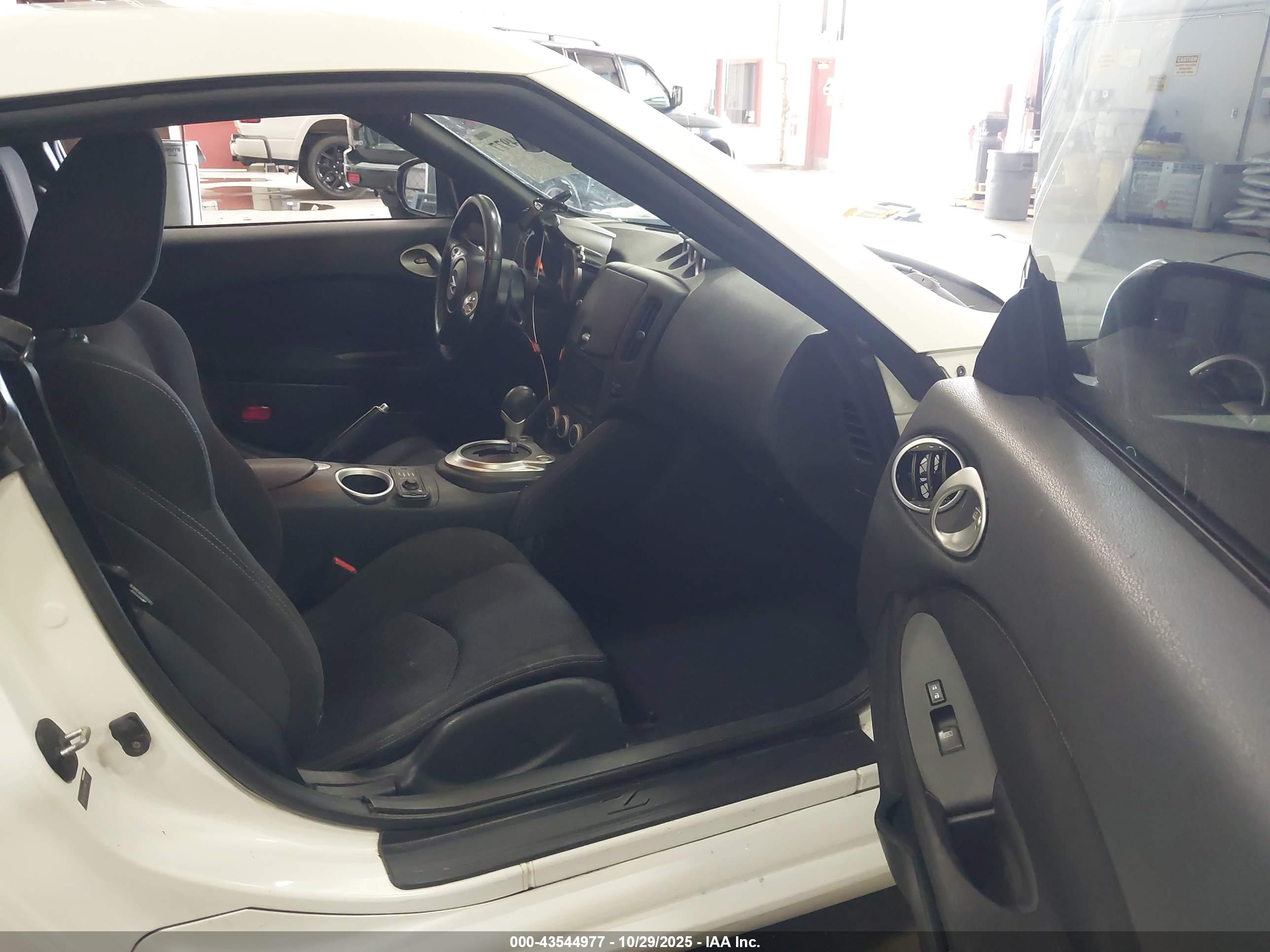 NISSAN 370Z image 5