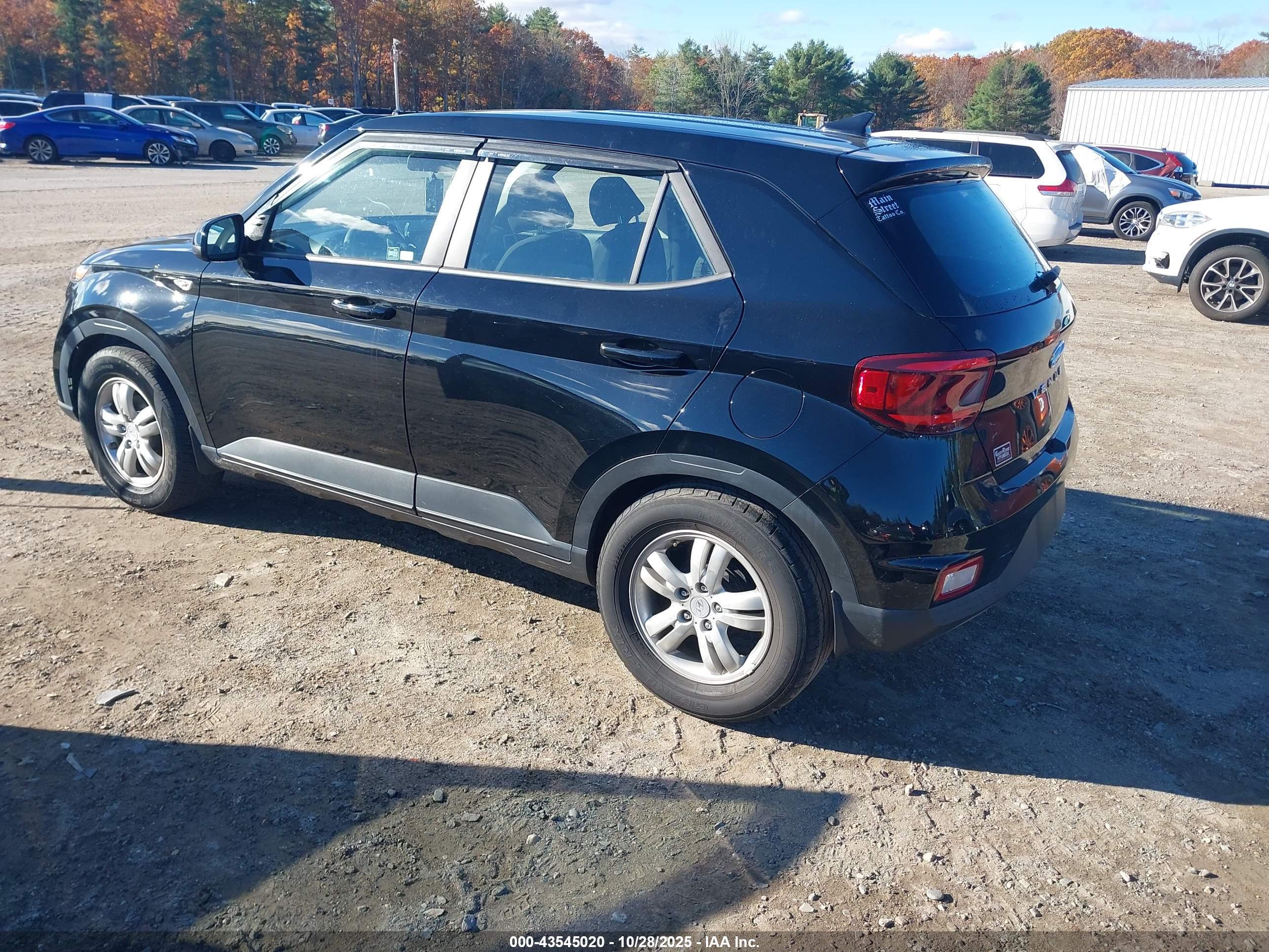 HYUNDAI VENUE image 3