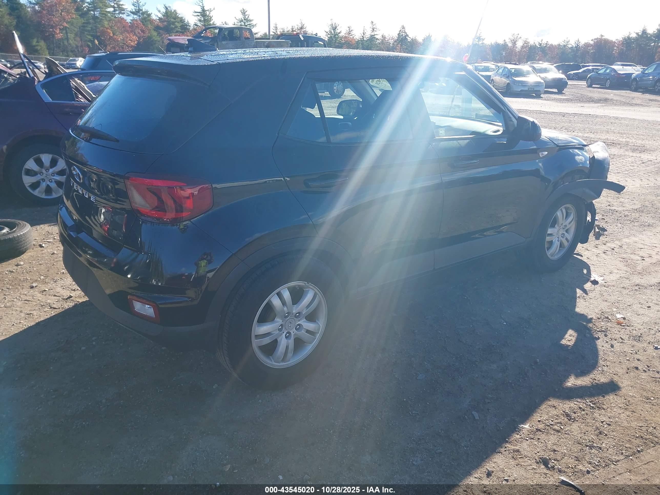 HYUNDAI VENUE image 4
