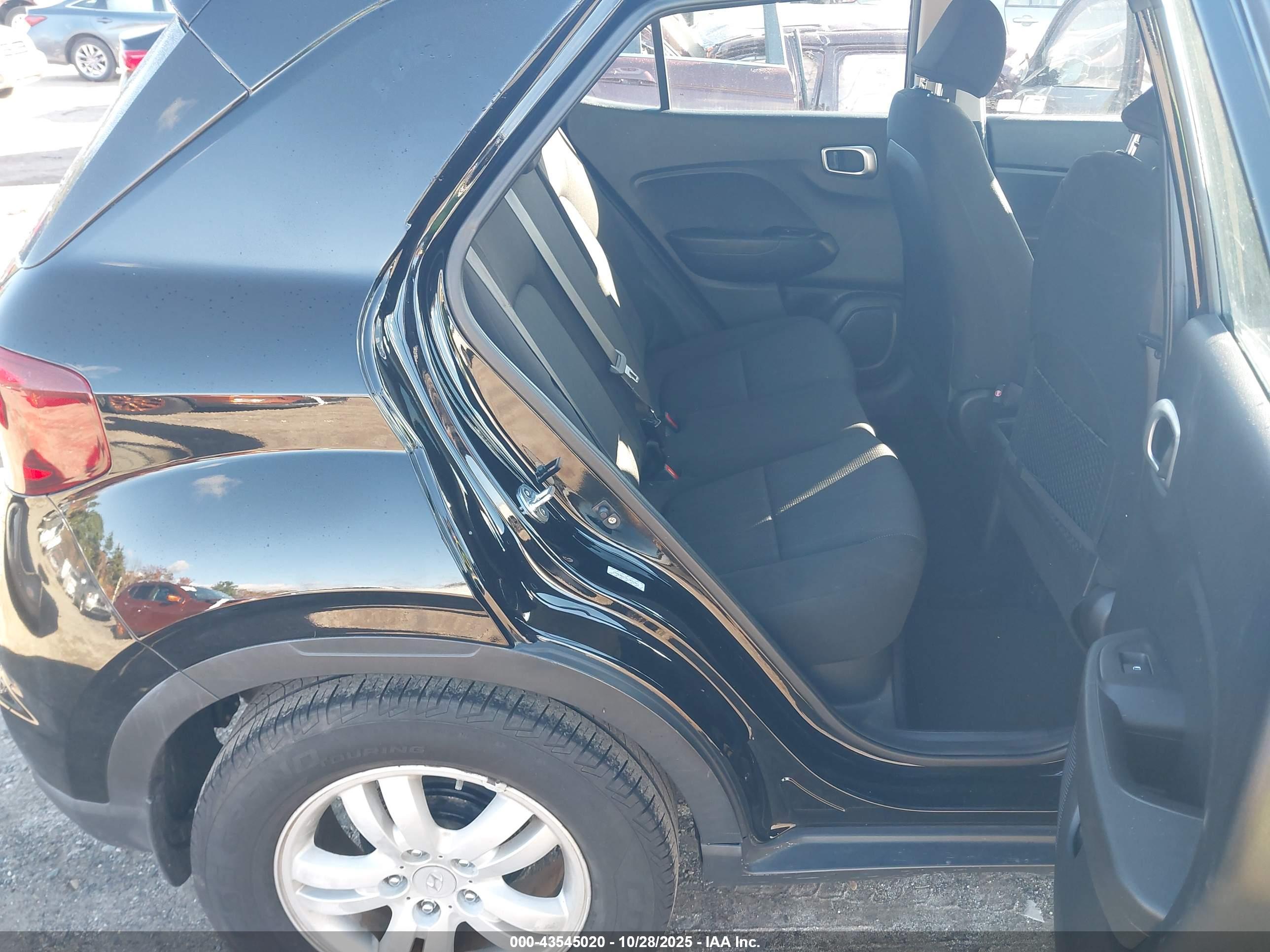 HYUNDAI VENUE image 8