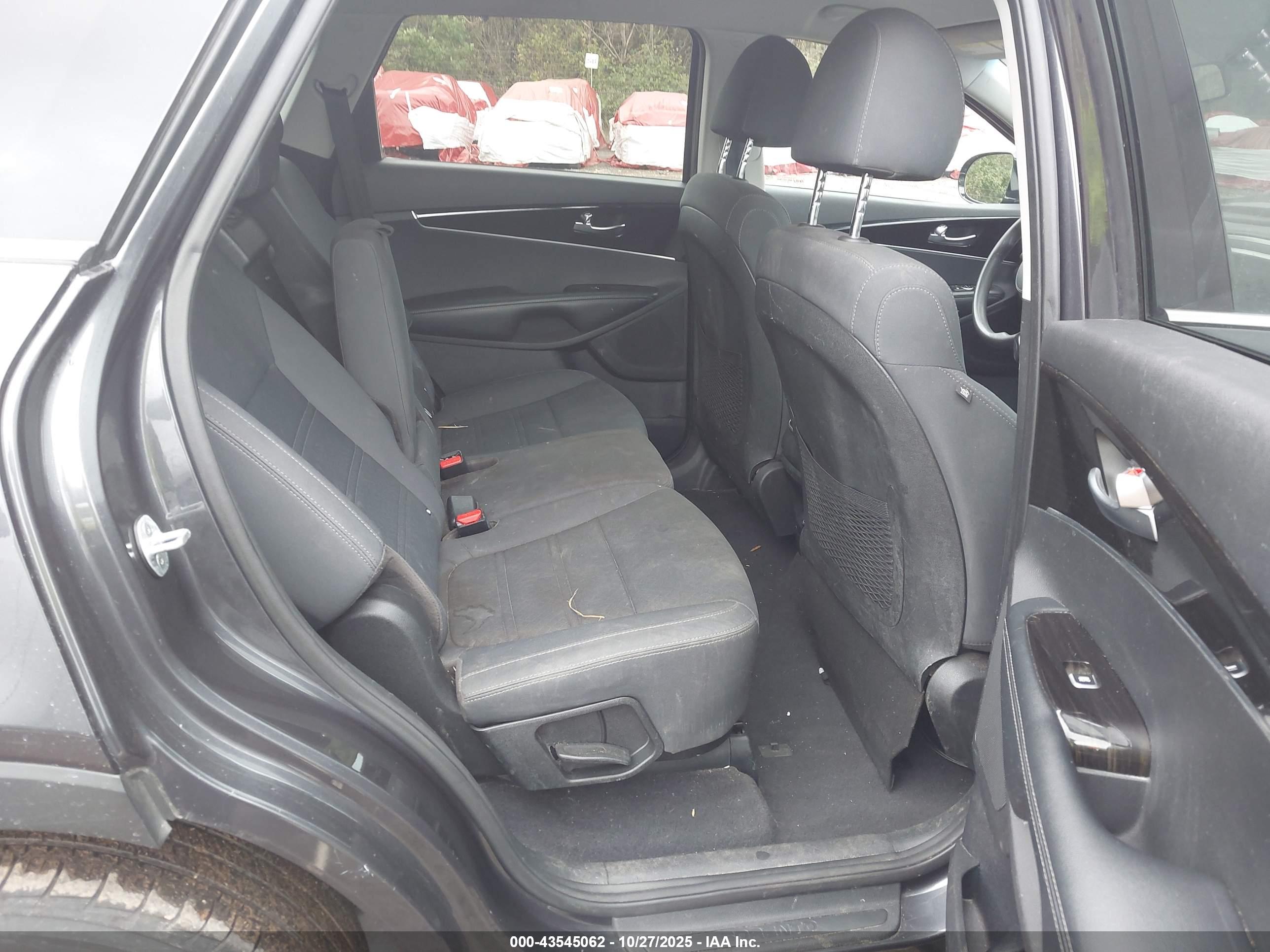 KIA SORENTO image 8