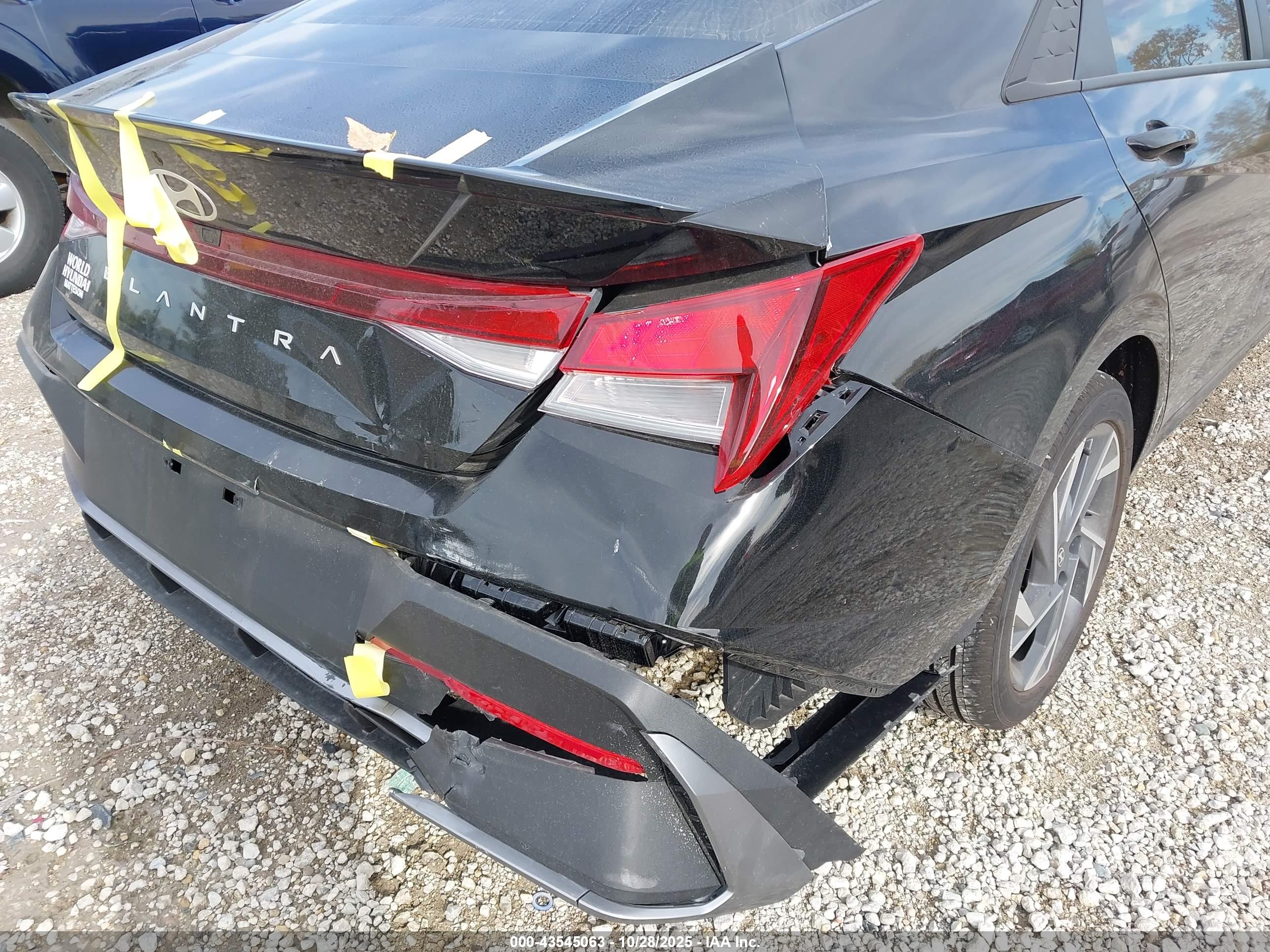 HYUNDAI ELANTRA image 6