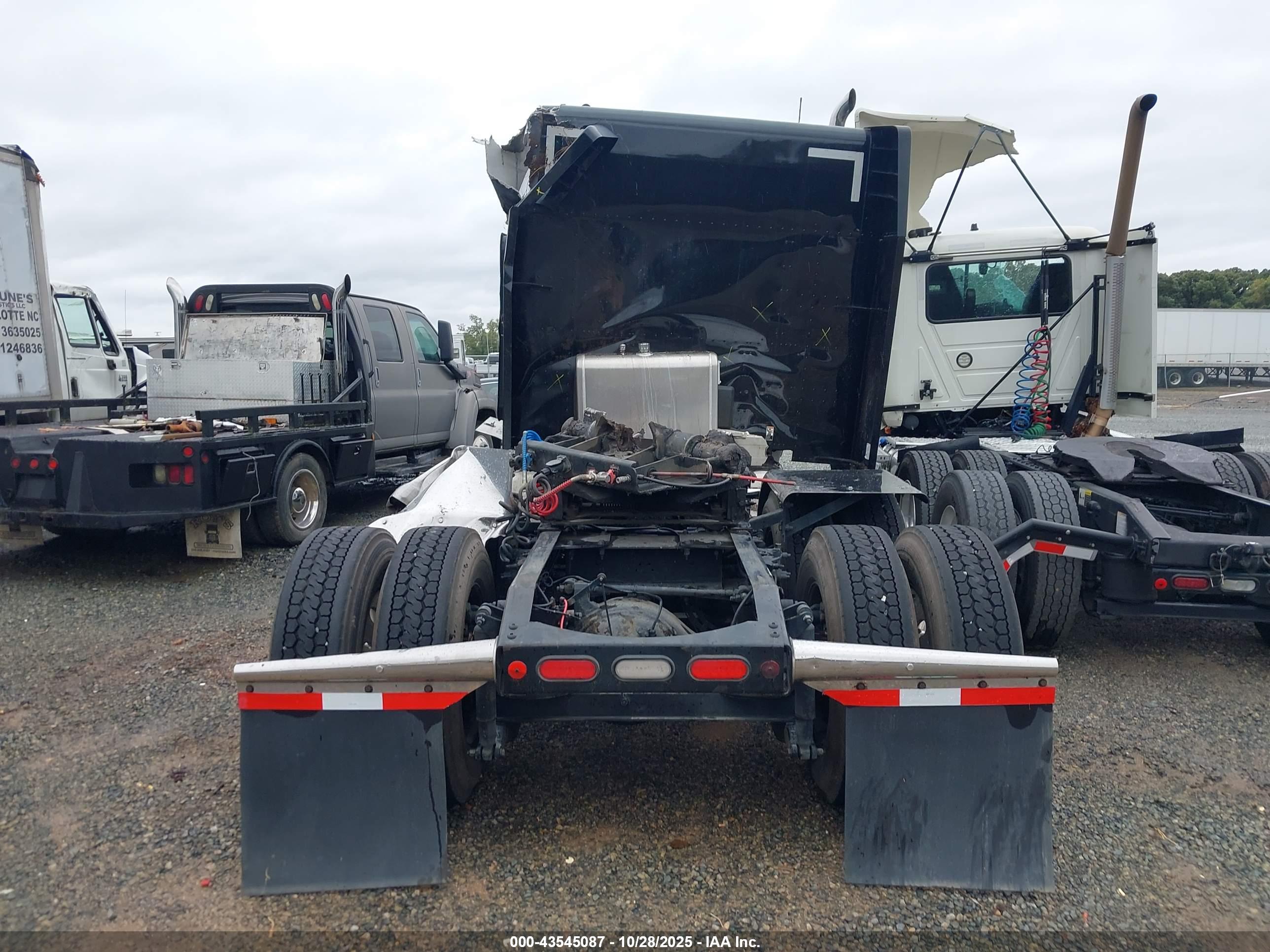 PETERBILT 579 image 8