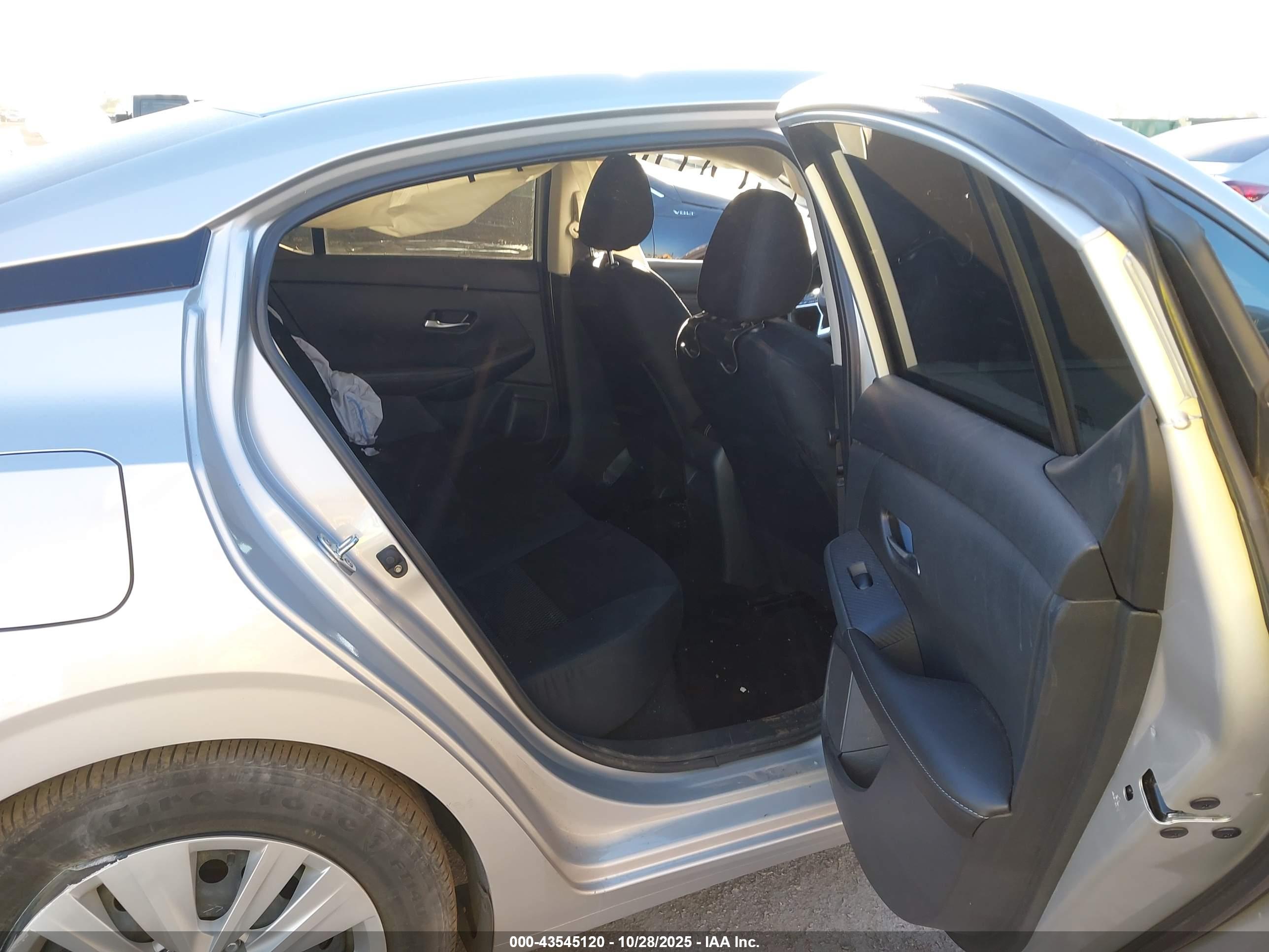 NISSAN SENTRA image 8