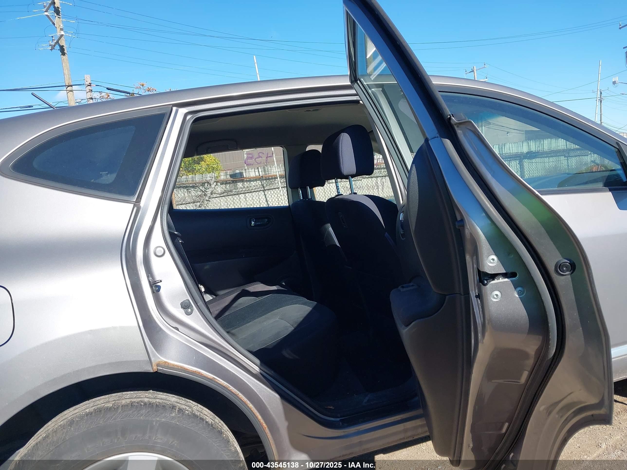 NISSAN ROGUE image 8