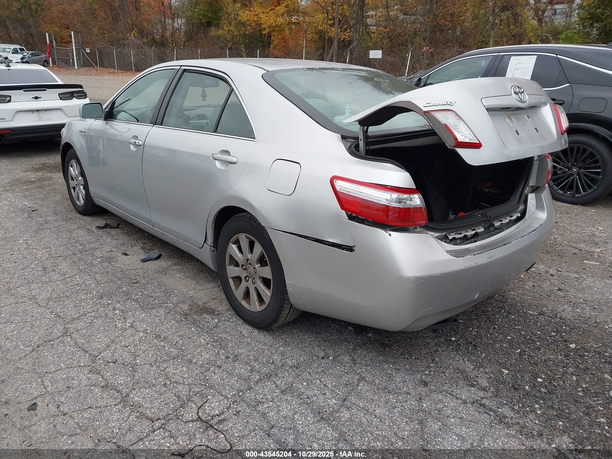 TOYOTA CAMRY image 3