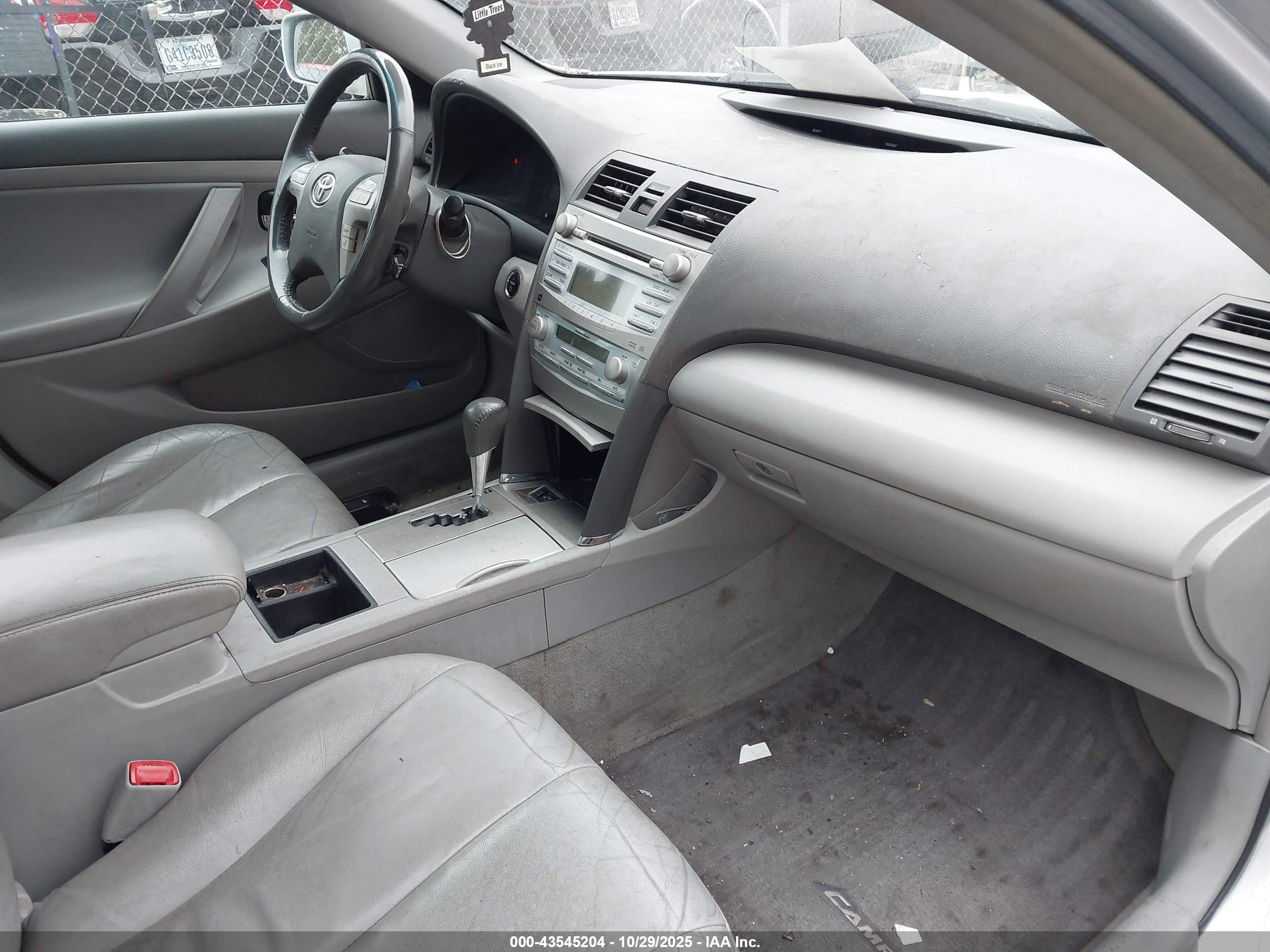 TOYOTA CAMRY image 5