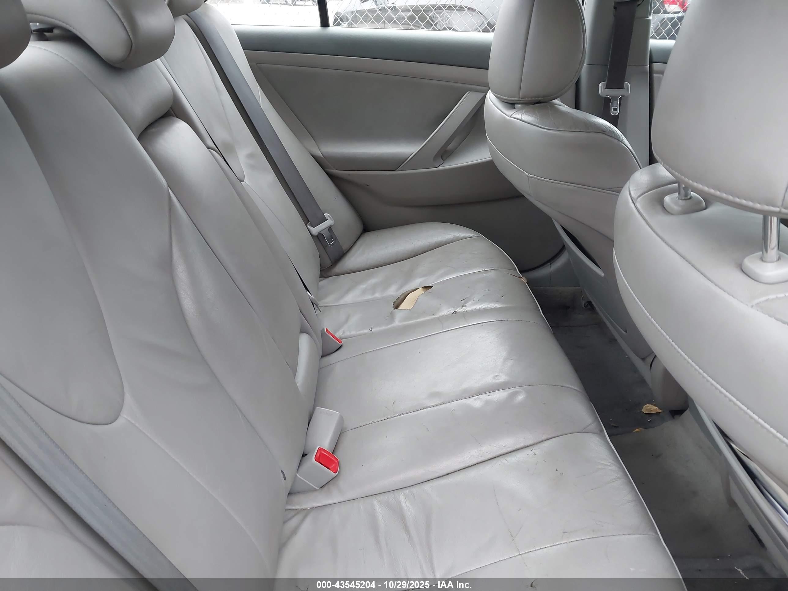 TOYOTA CAMRY image 8