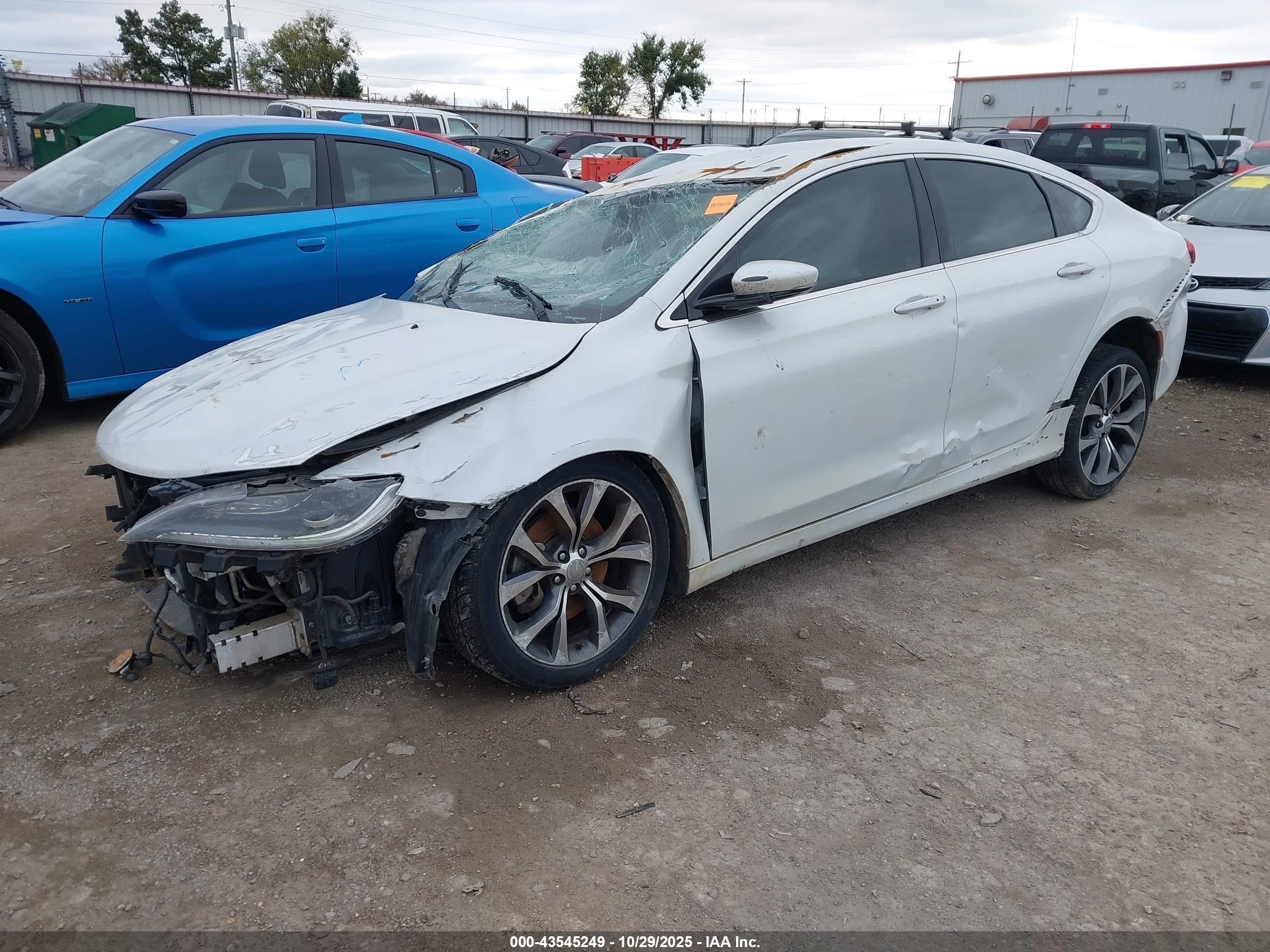 CHRYSLER 200 image 2
