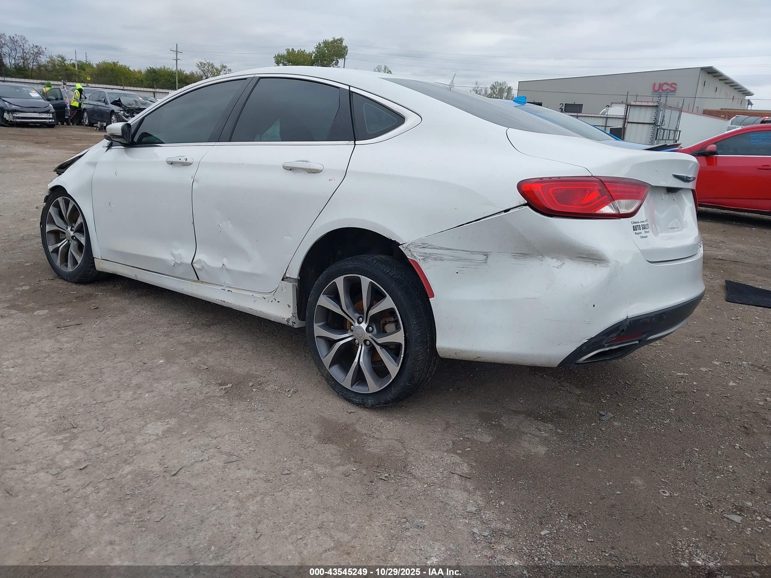CHRYSLER 200 image 3