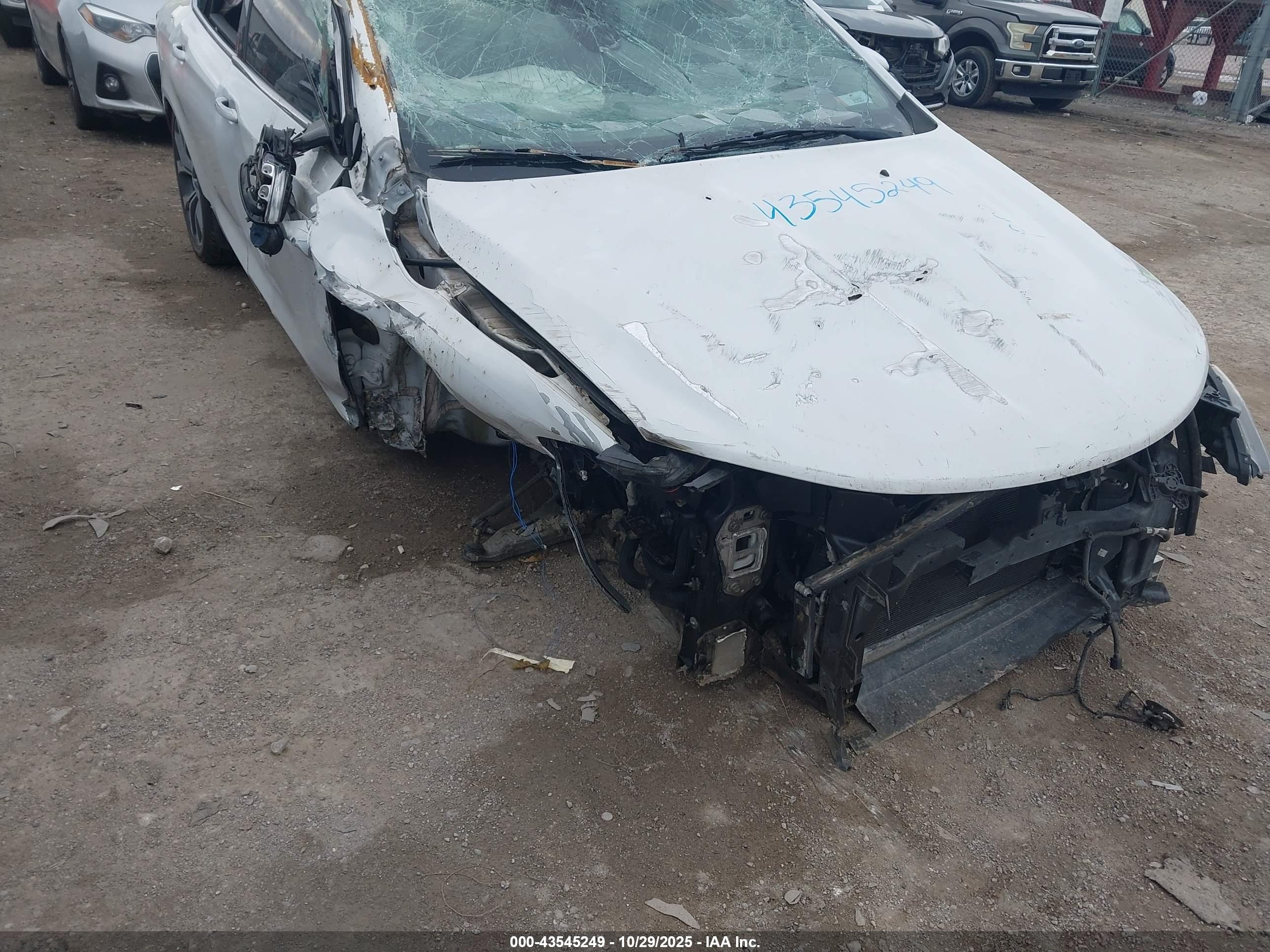 CHRYSLER 200 image 6